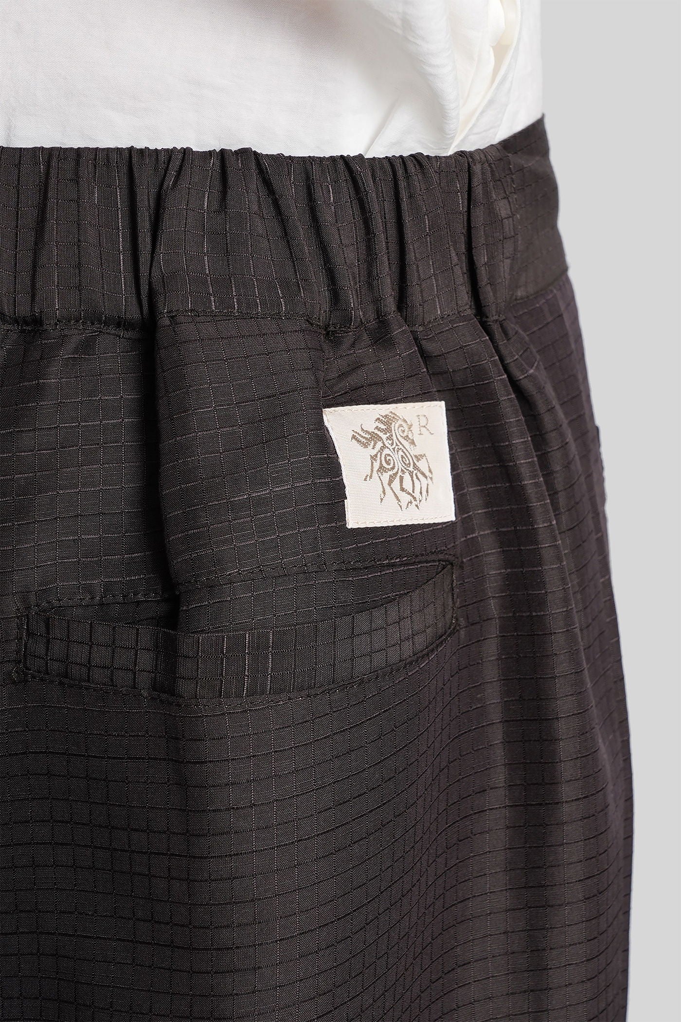 Pants in brown silk - Image 5