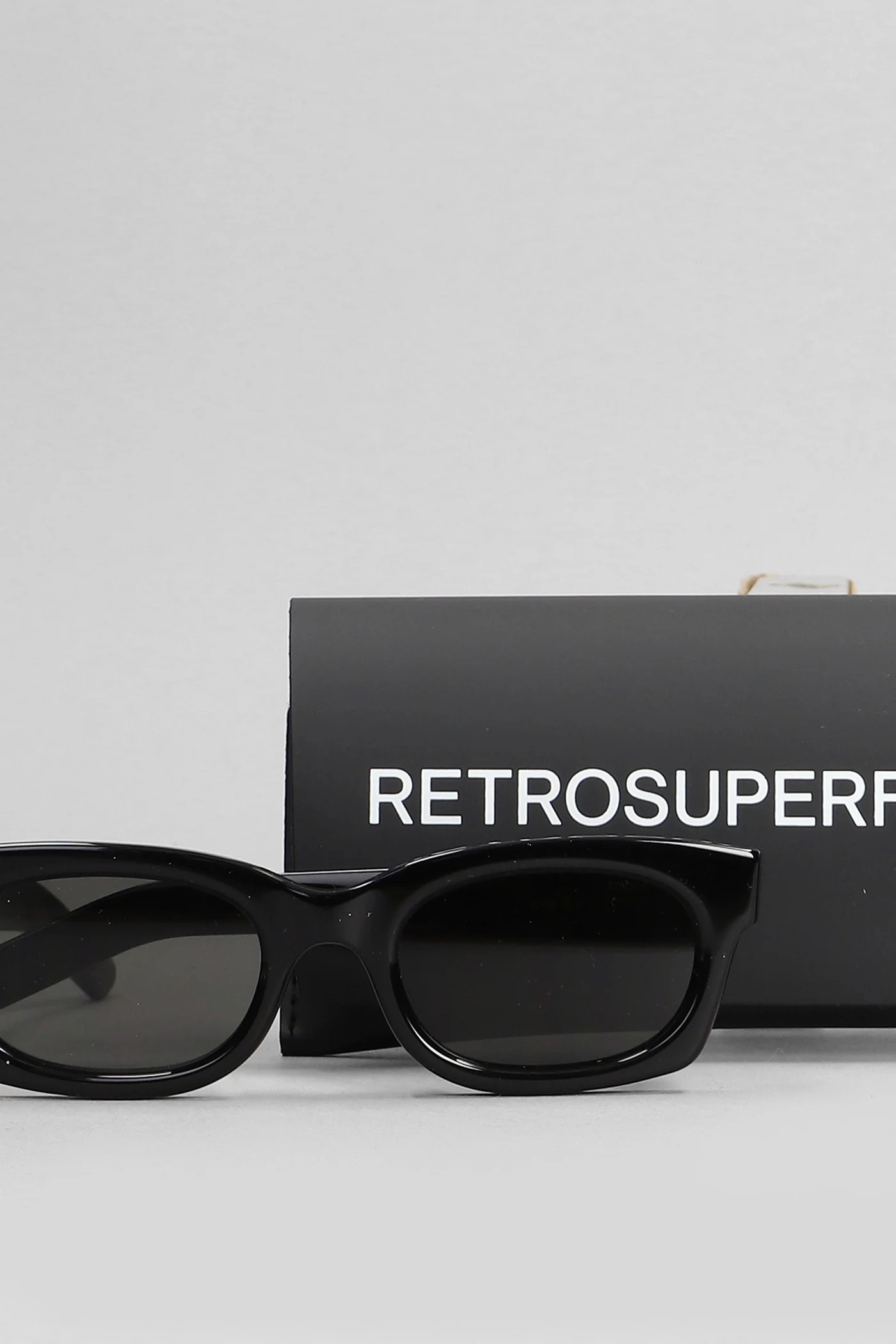 Sunglasses in black acetate - Image 4