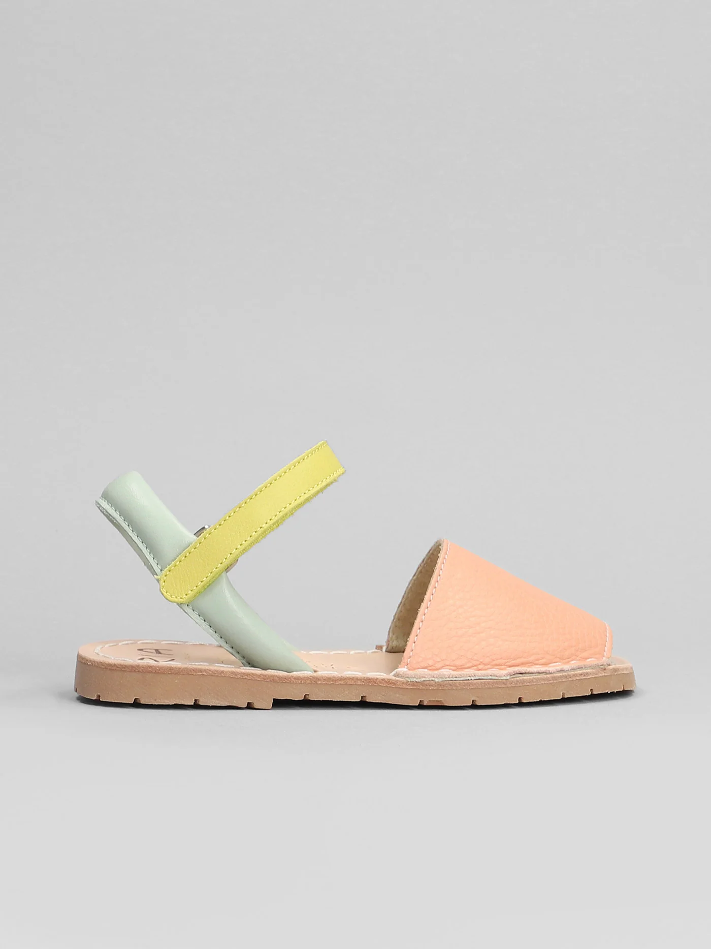 Flats in rose-pink leather