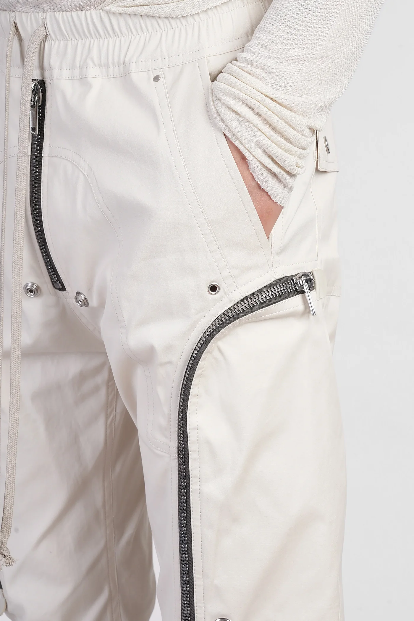 Bauhaus cargo Pants in beige cotton - Image 5