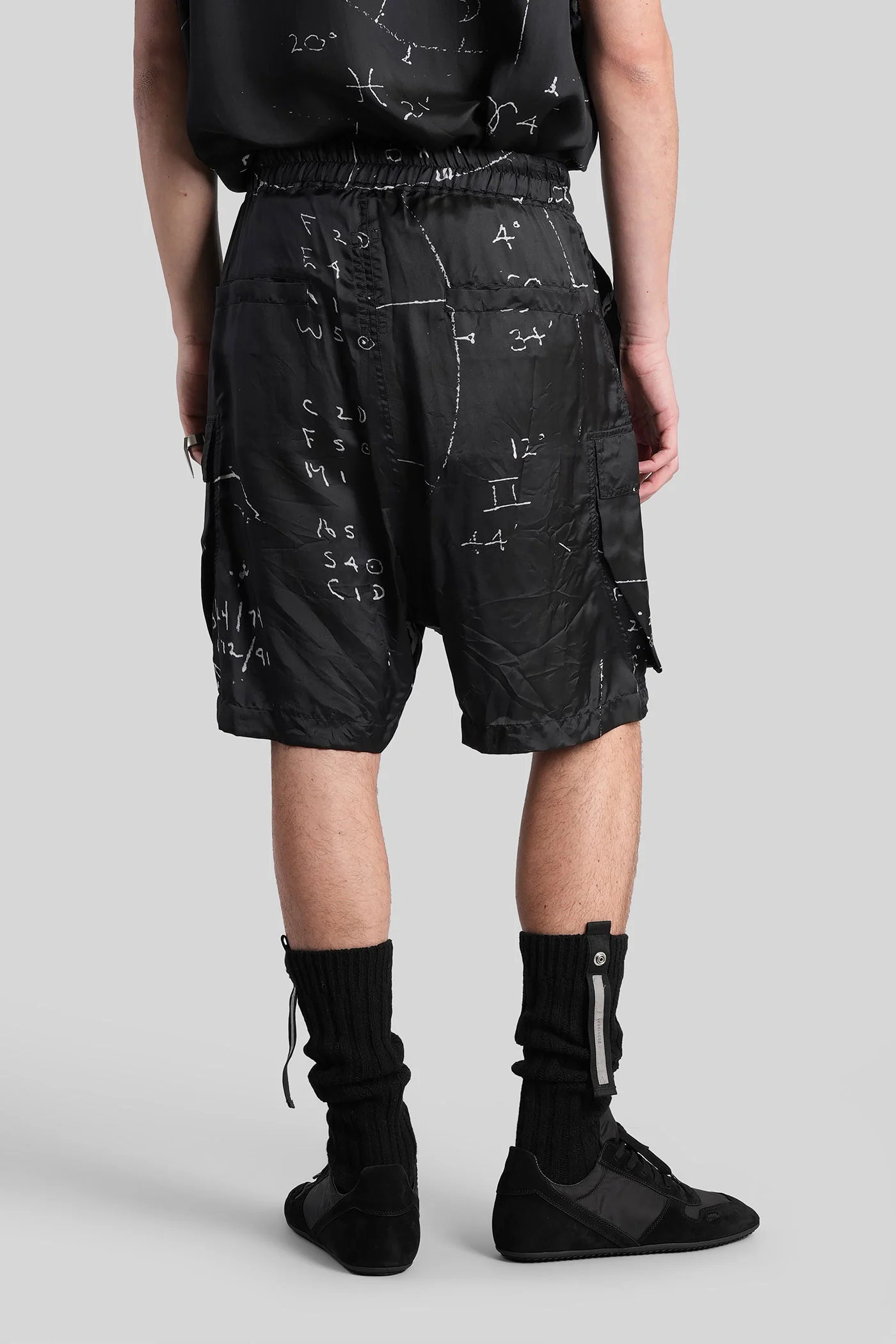 Cargobela shorts Shorts in black viscose - Image 3