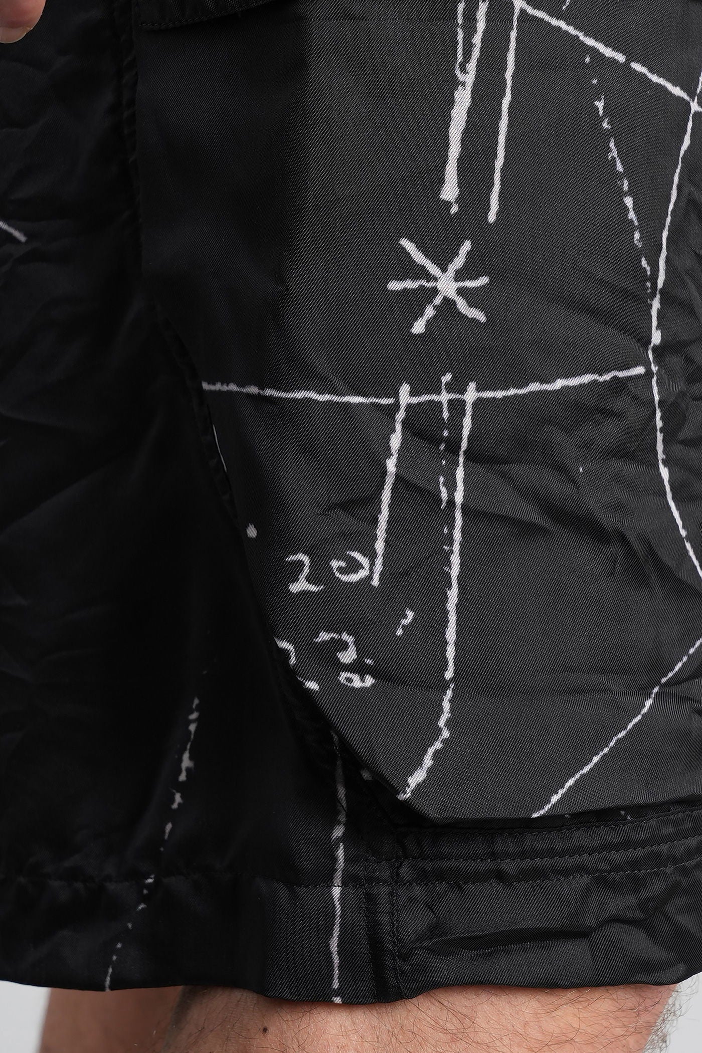 Cargobela shorts Shorts in black viscose - Image 5
