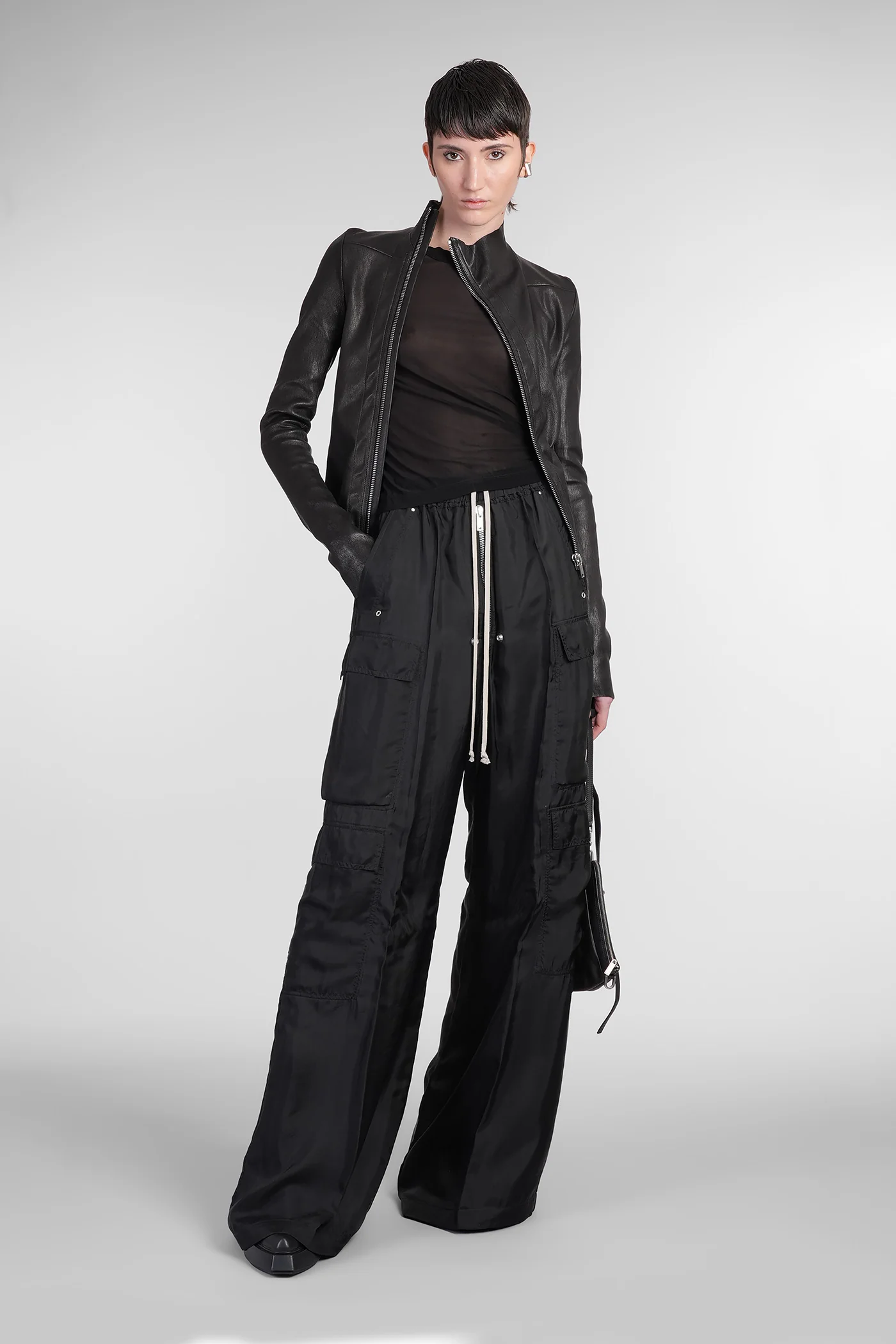 Cropped level t T-Shirt in black polyamide polyester - Image 2