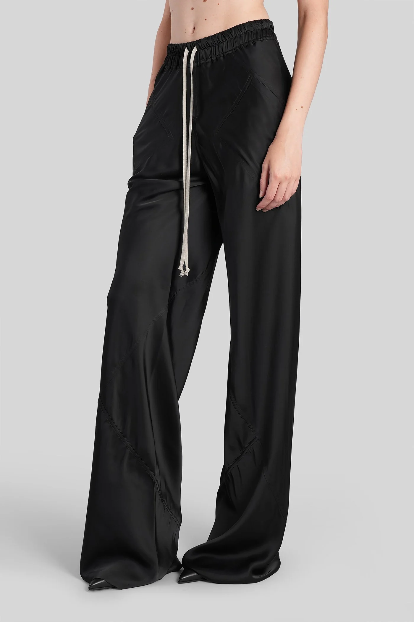 Drawstring bias Pants in black acetate - Image 4