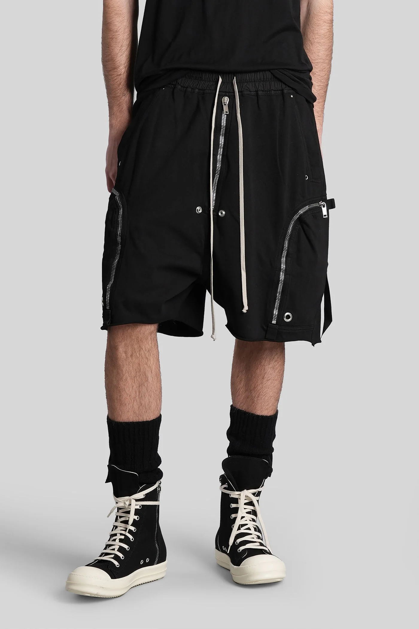 Bauhaus pods Shorts in black cotton