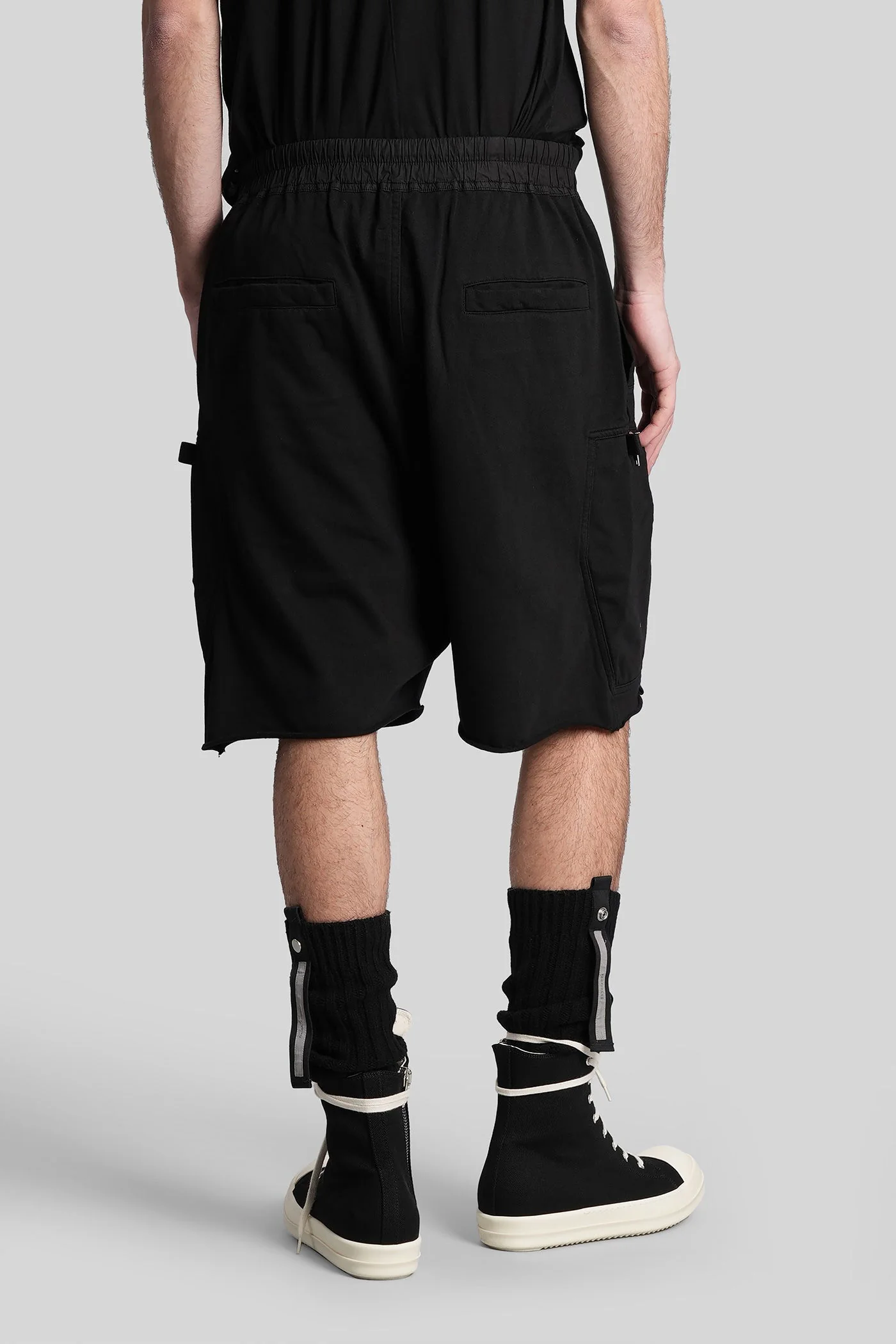 Bauhaus pods Shorts in black cotton - Image 3