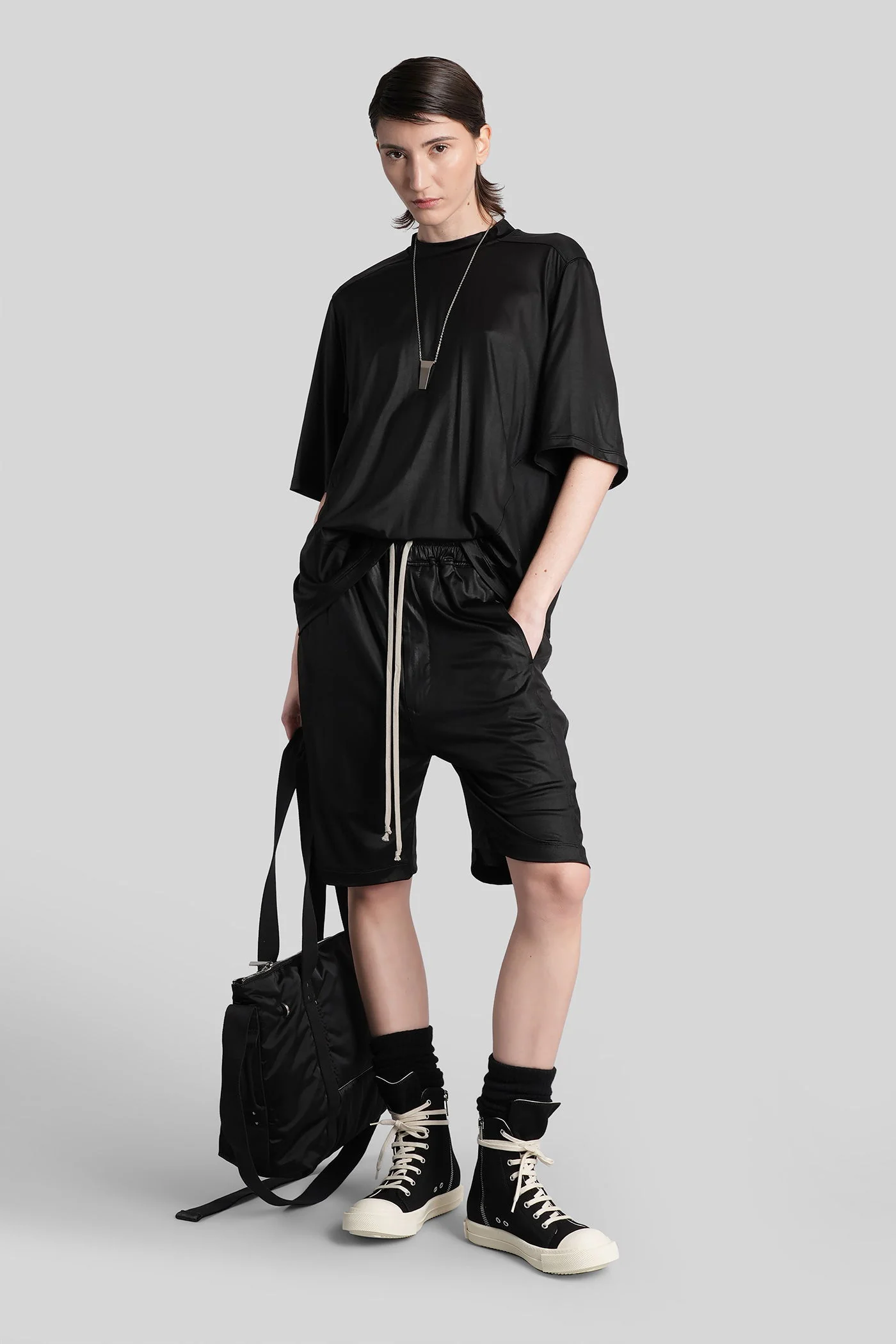 Wide pusher shorts Shorts in black acetate - Image 2