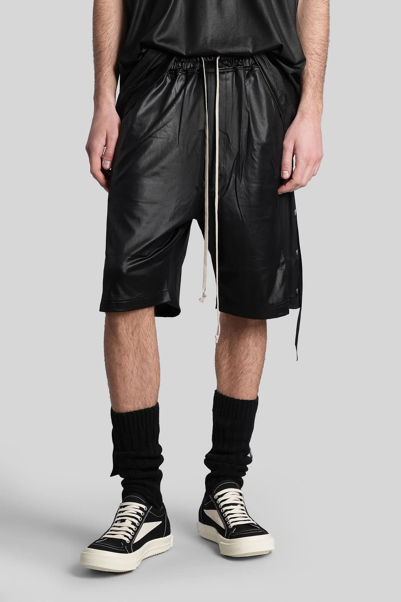 Wide pusher shorts Shorts in black acetate