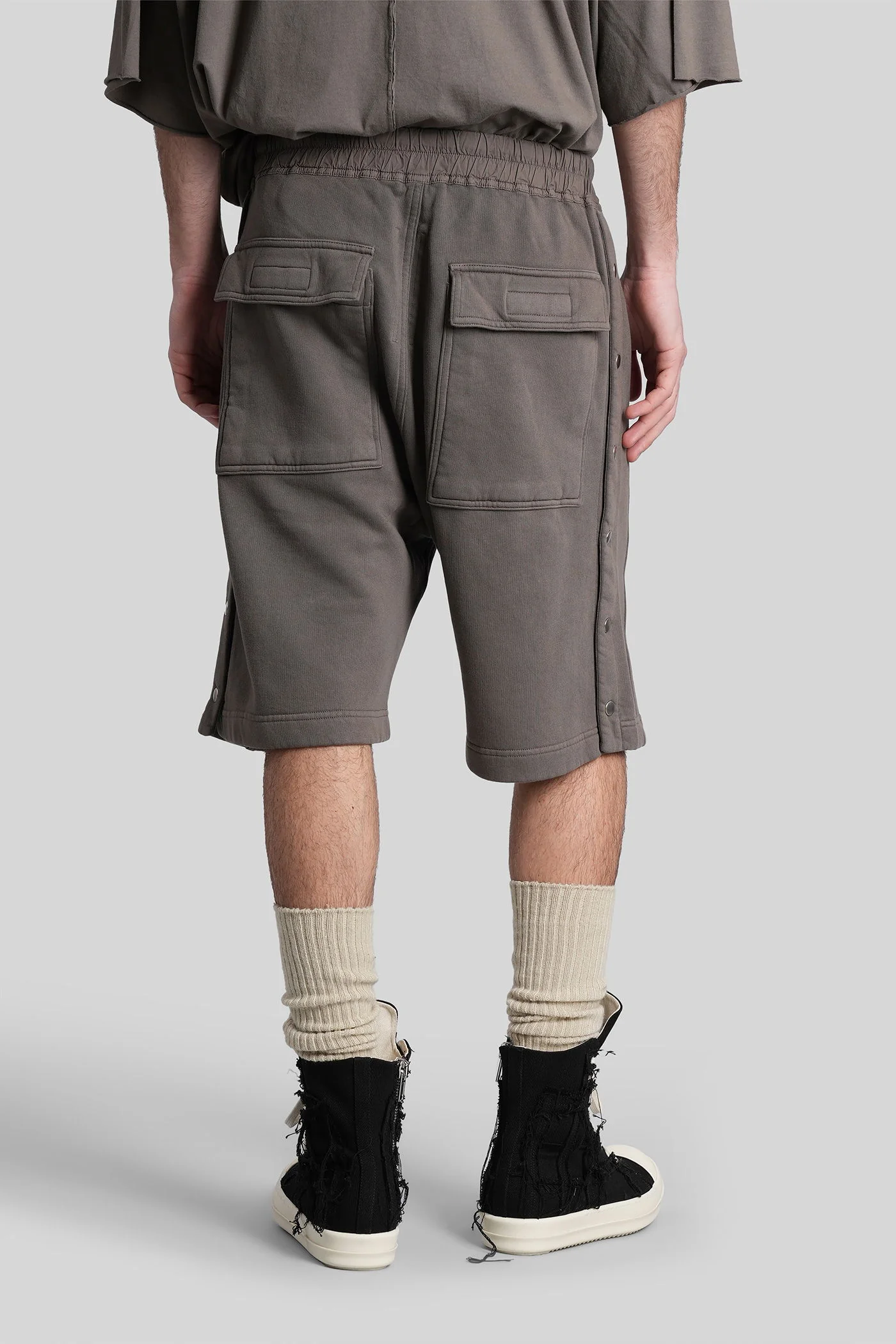 Wide pusher shorts Shorts in grey cotton - Image 3