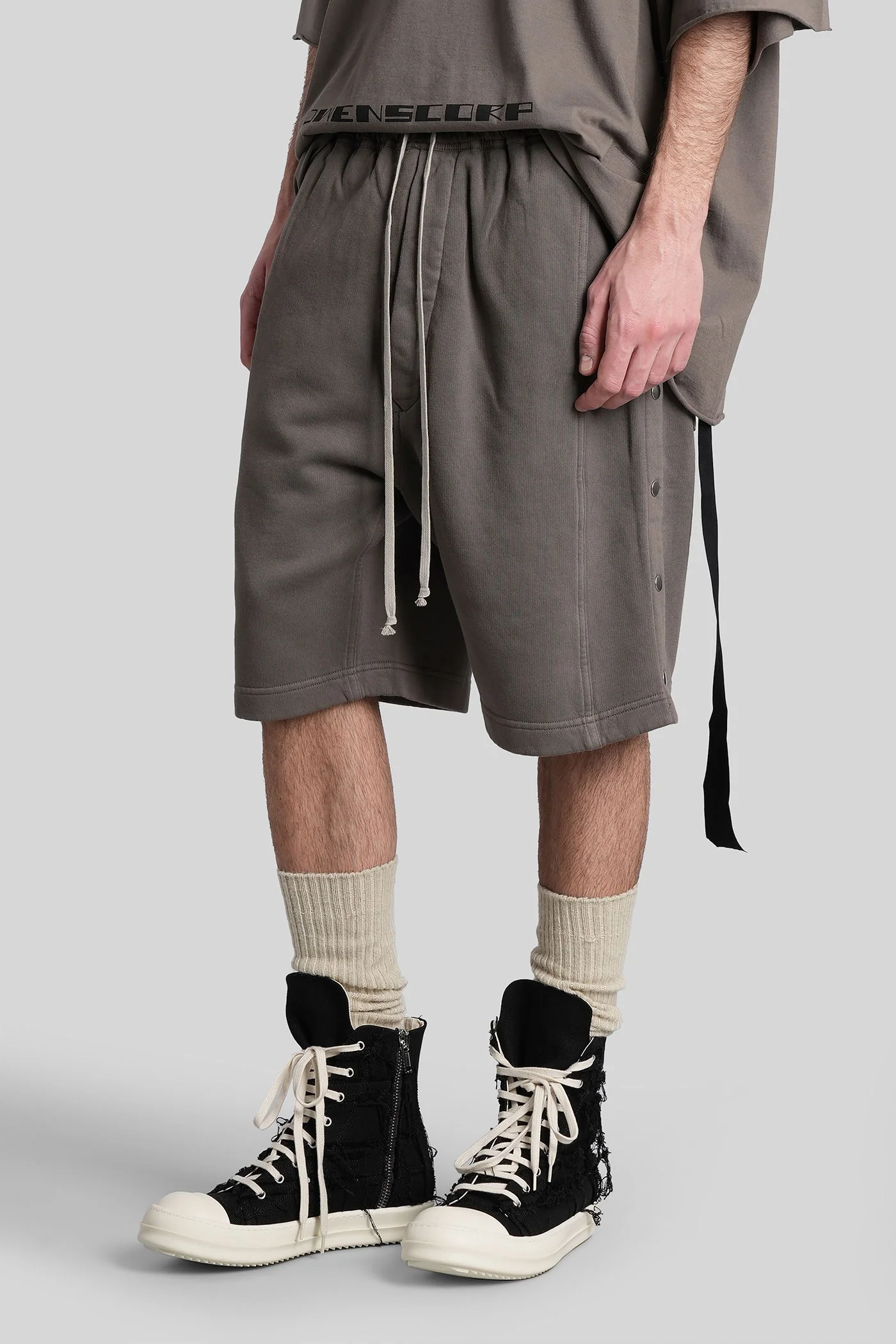 Wide pusher shorts Shorts in grey cotton - Image 4
