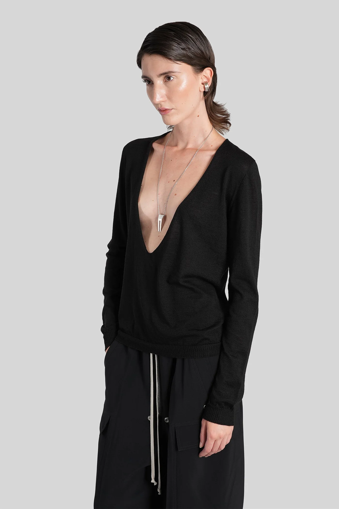 Extreme v neck pull Knitwear in black wool - Image 4