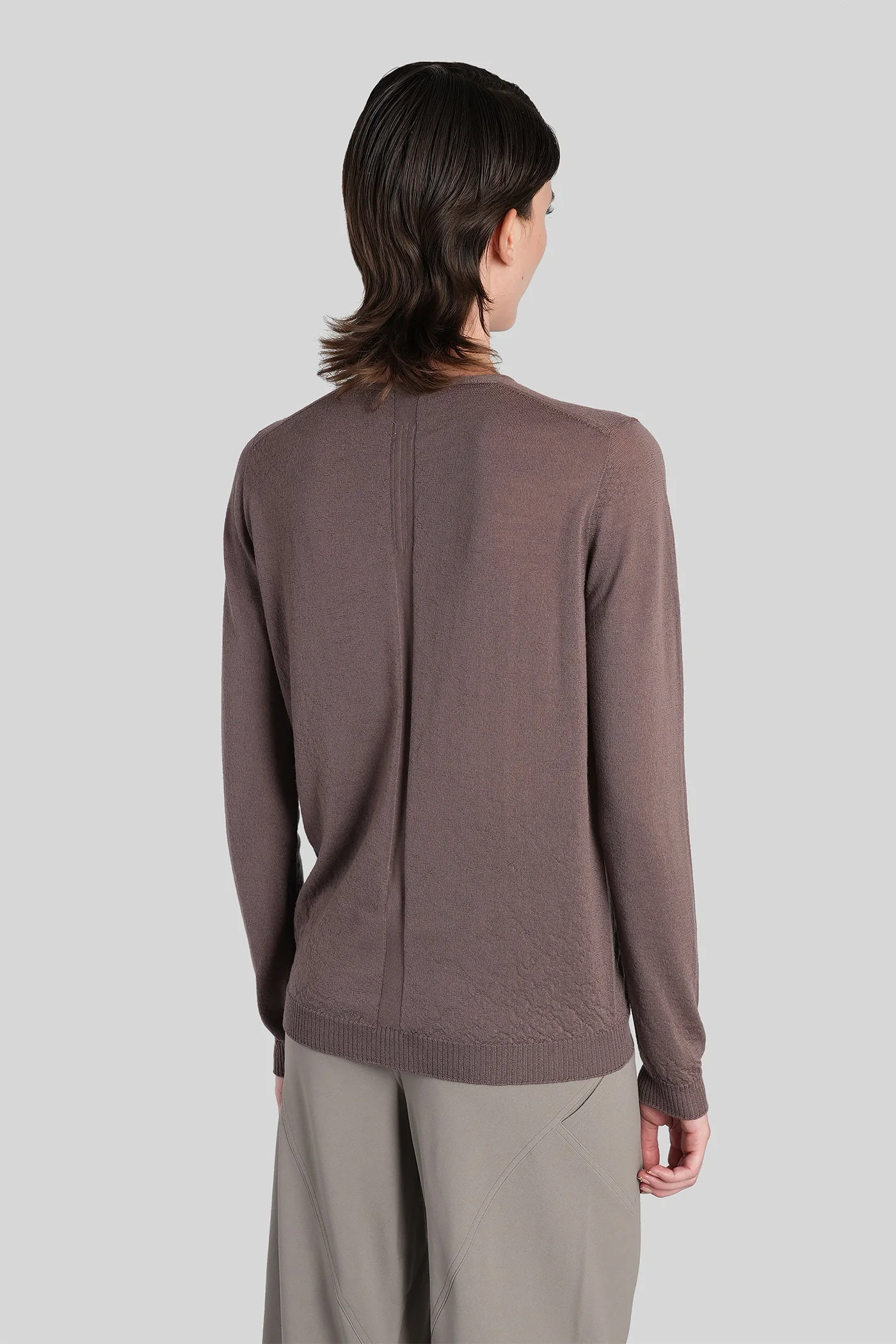 Extreme v neck pull Knitwear in Lilla wool - Image 3