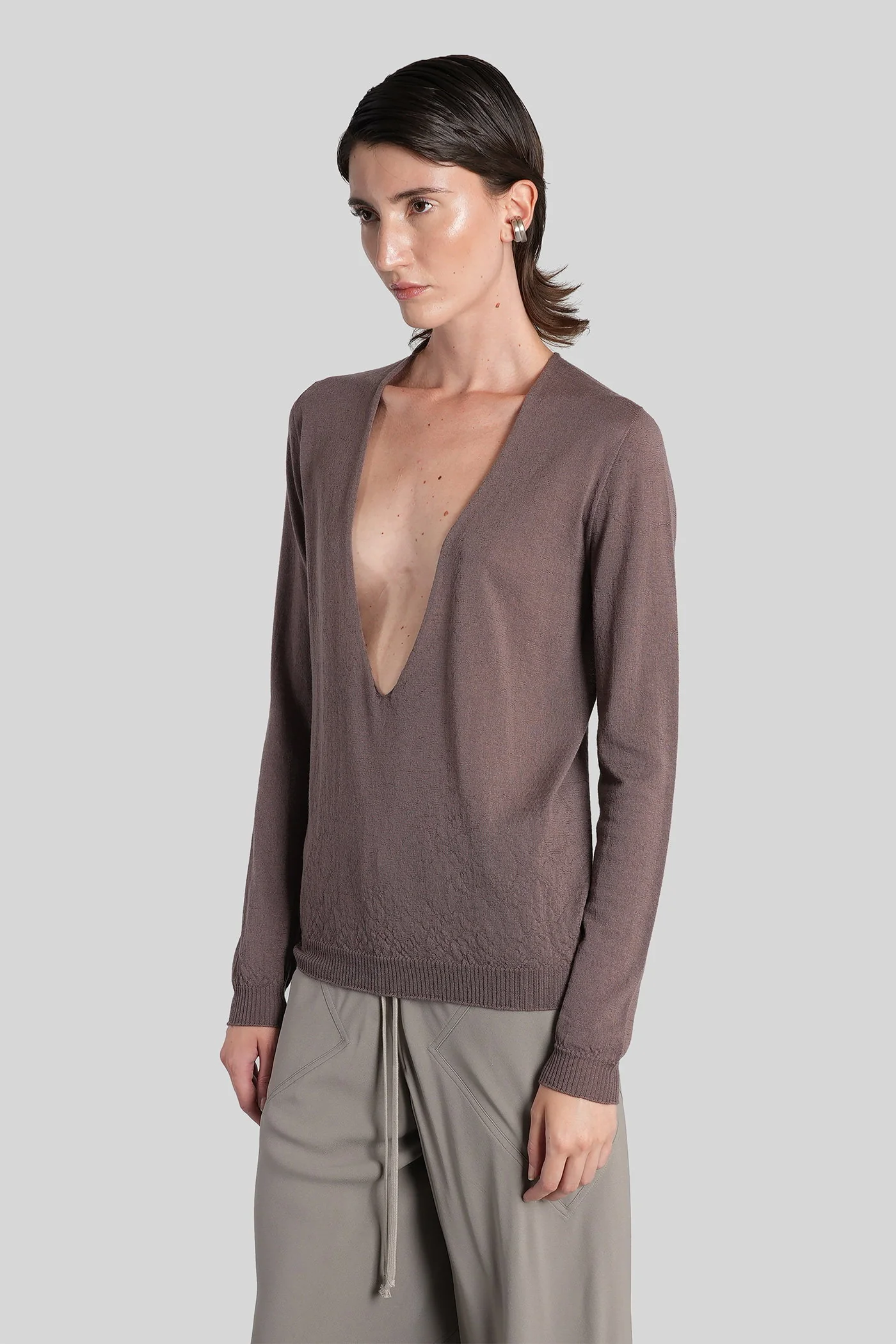 Extreme v neck pull Knitwear in Lilla wool - Image 4