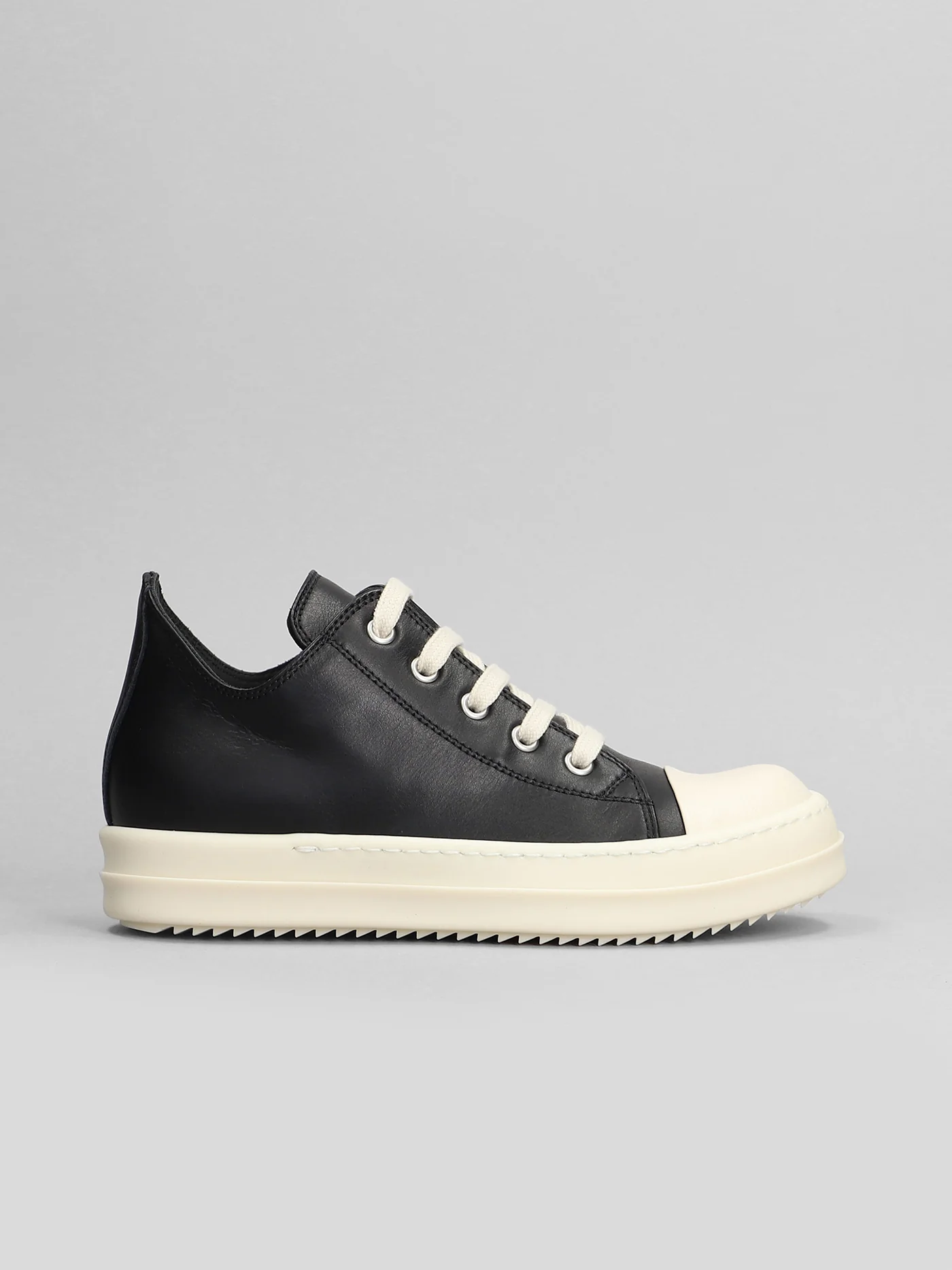 Sneaks low Sneakers in black leather