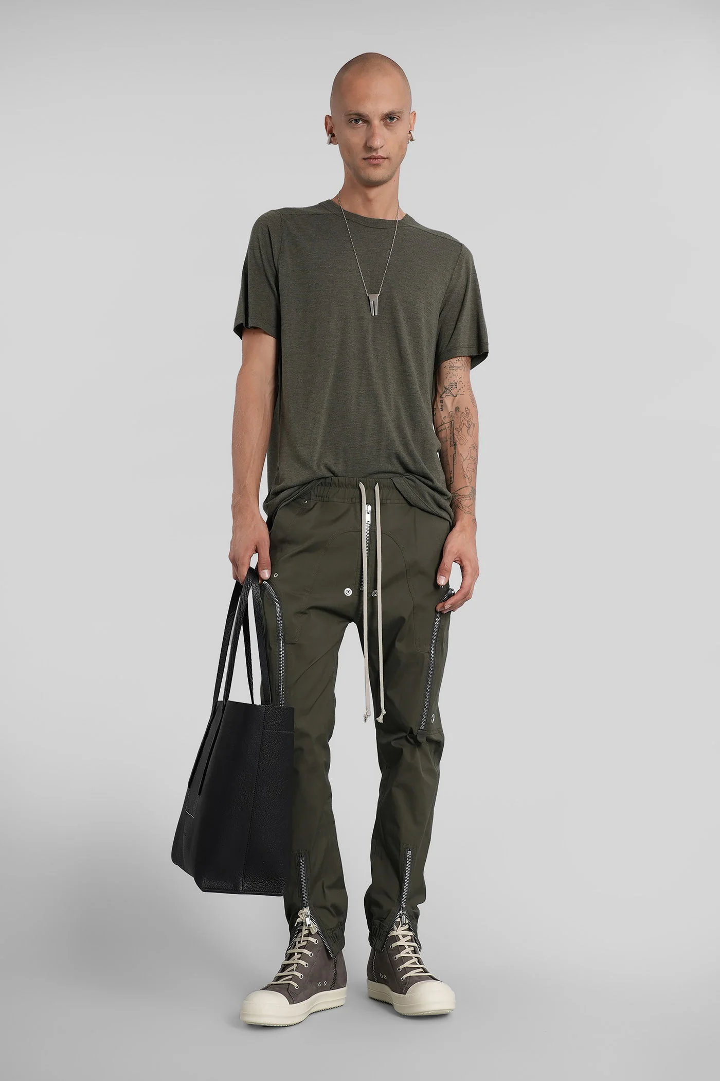Level t T-Shirt in green viscose - Image 2