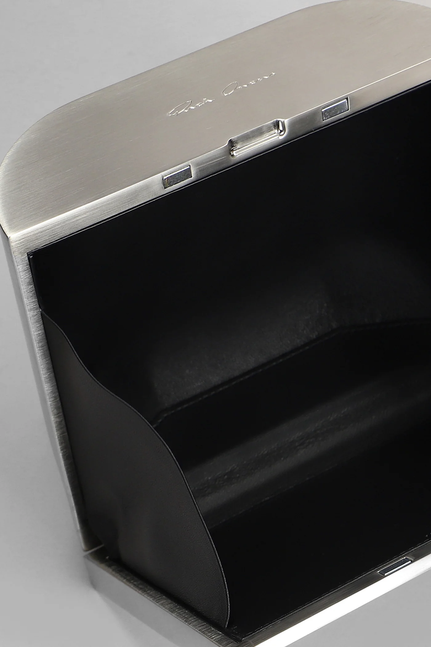 Prong clutch Clutch in silver Thermoplastic polymer - Image 4