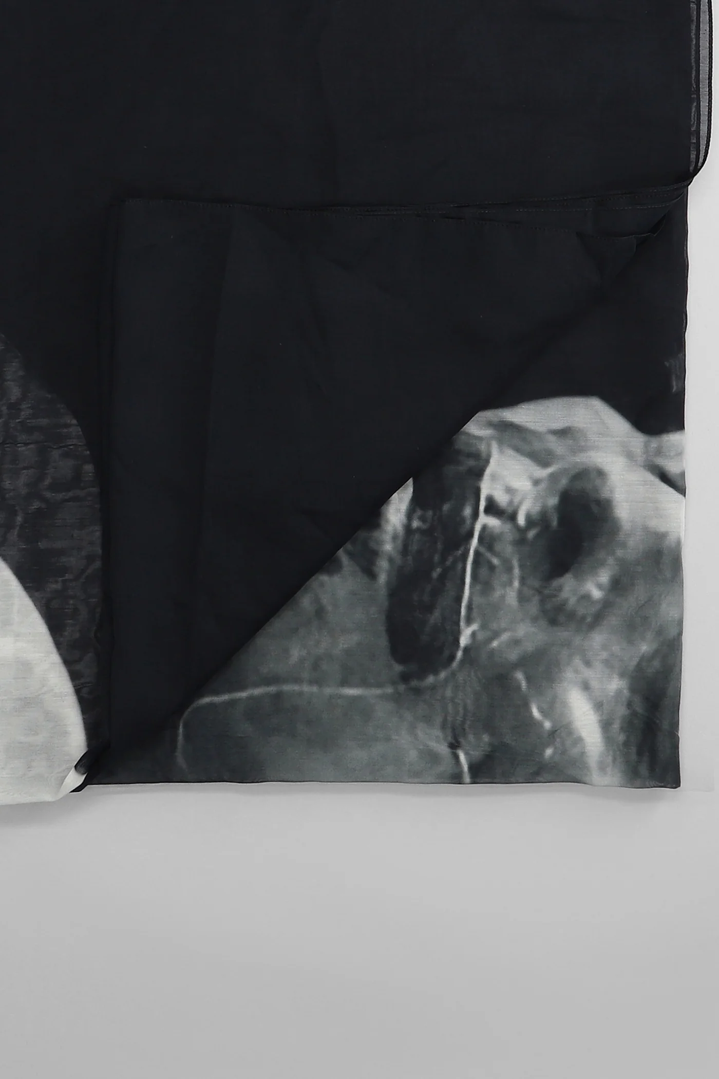 Ron flag Foulard in black cotton - Image 2