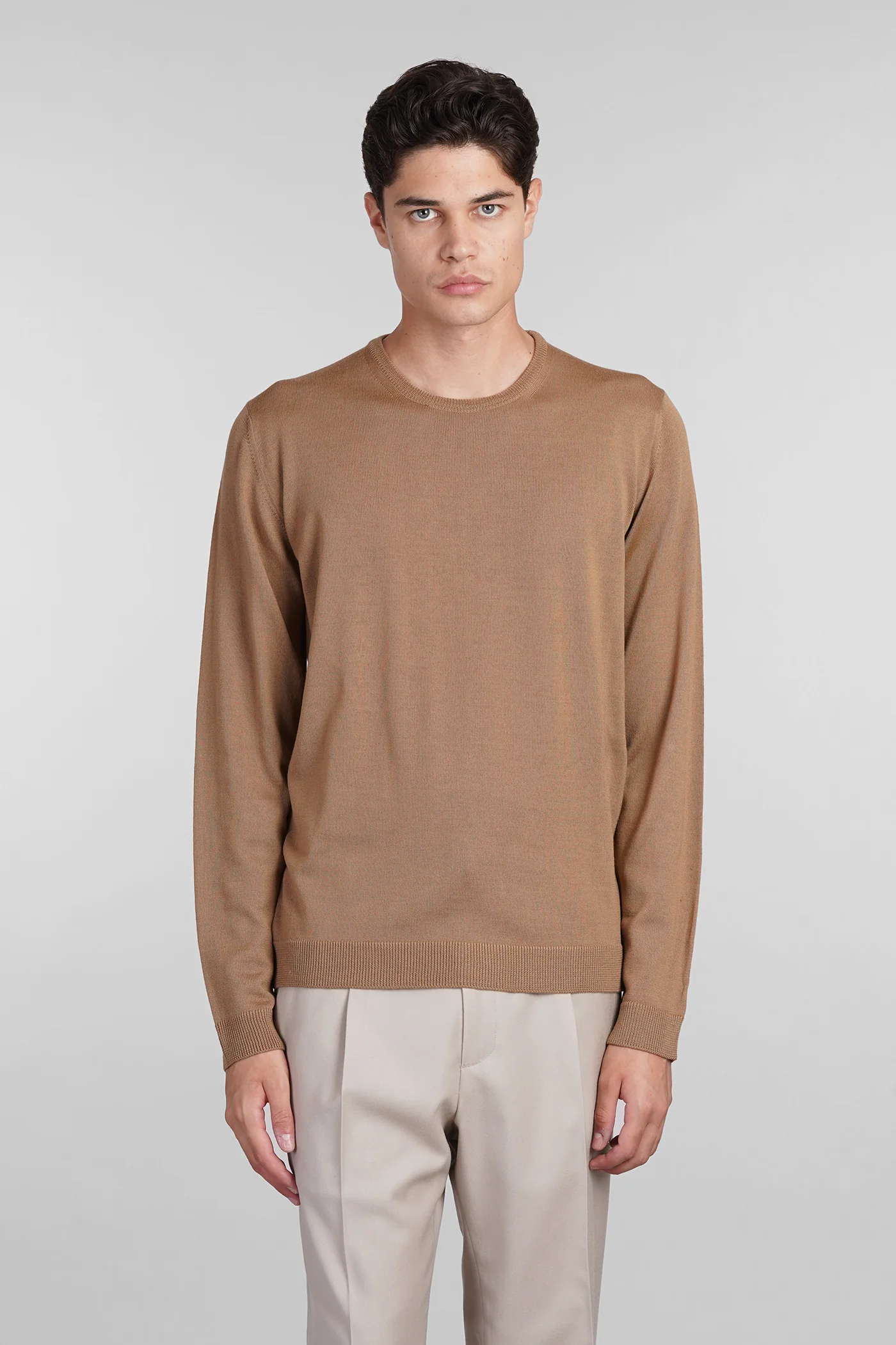 Knitwear in Camel wool