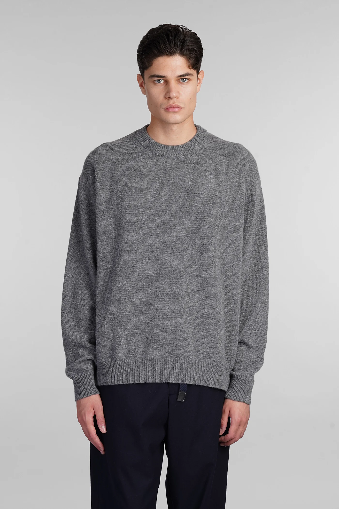Knitwear in grey wool
