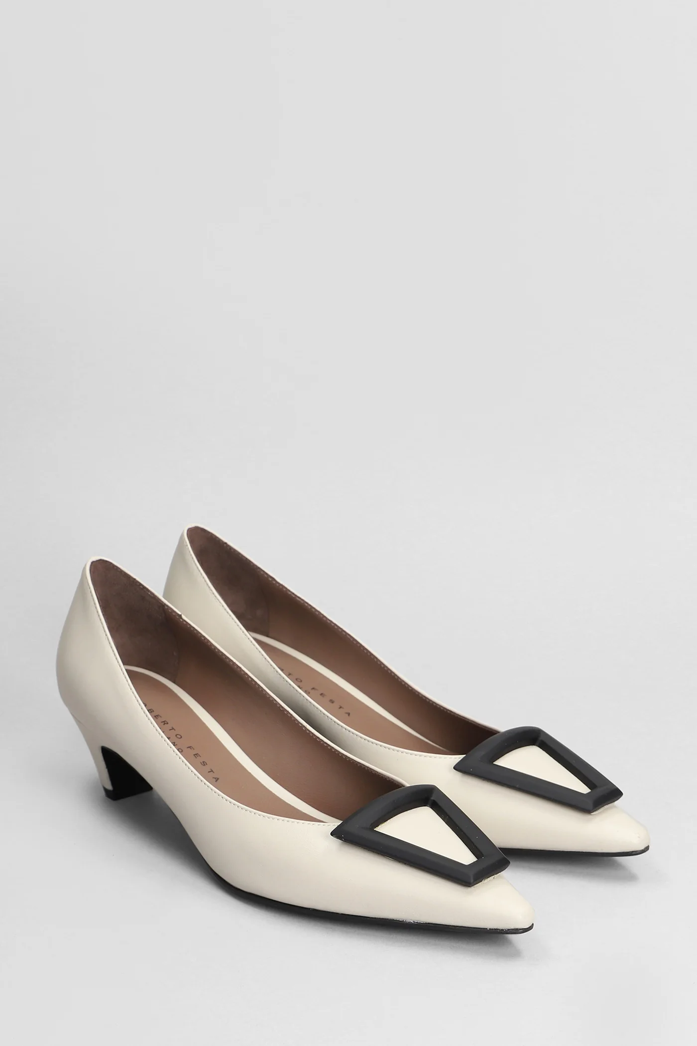 Moon Pumps in beige leather