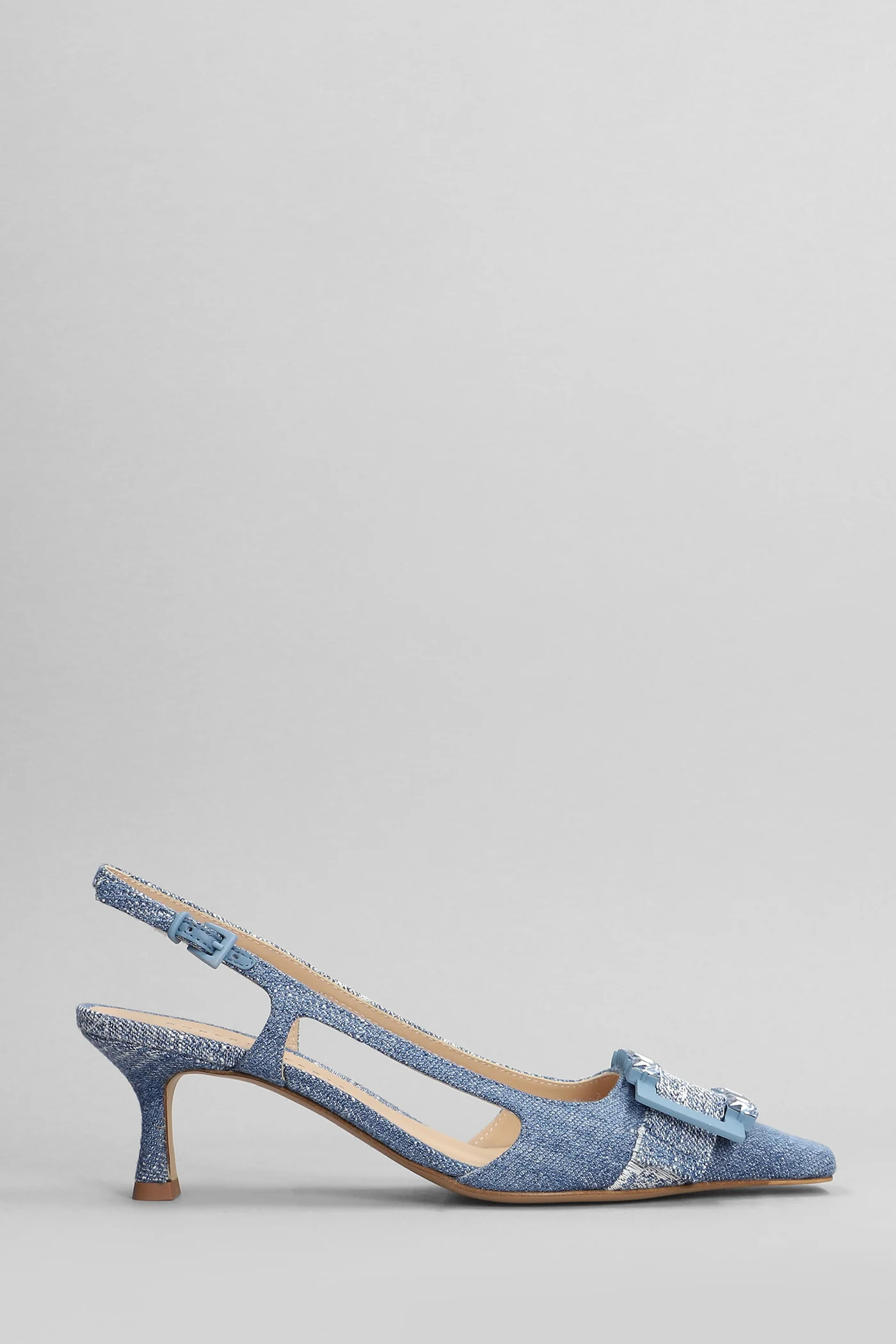 Pumps in cyan denim