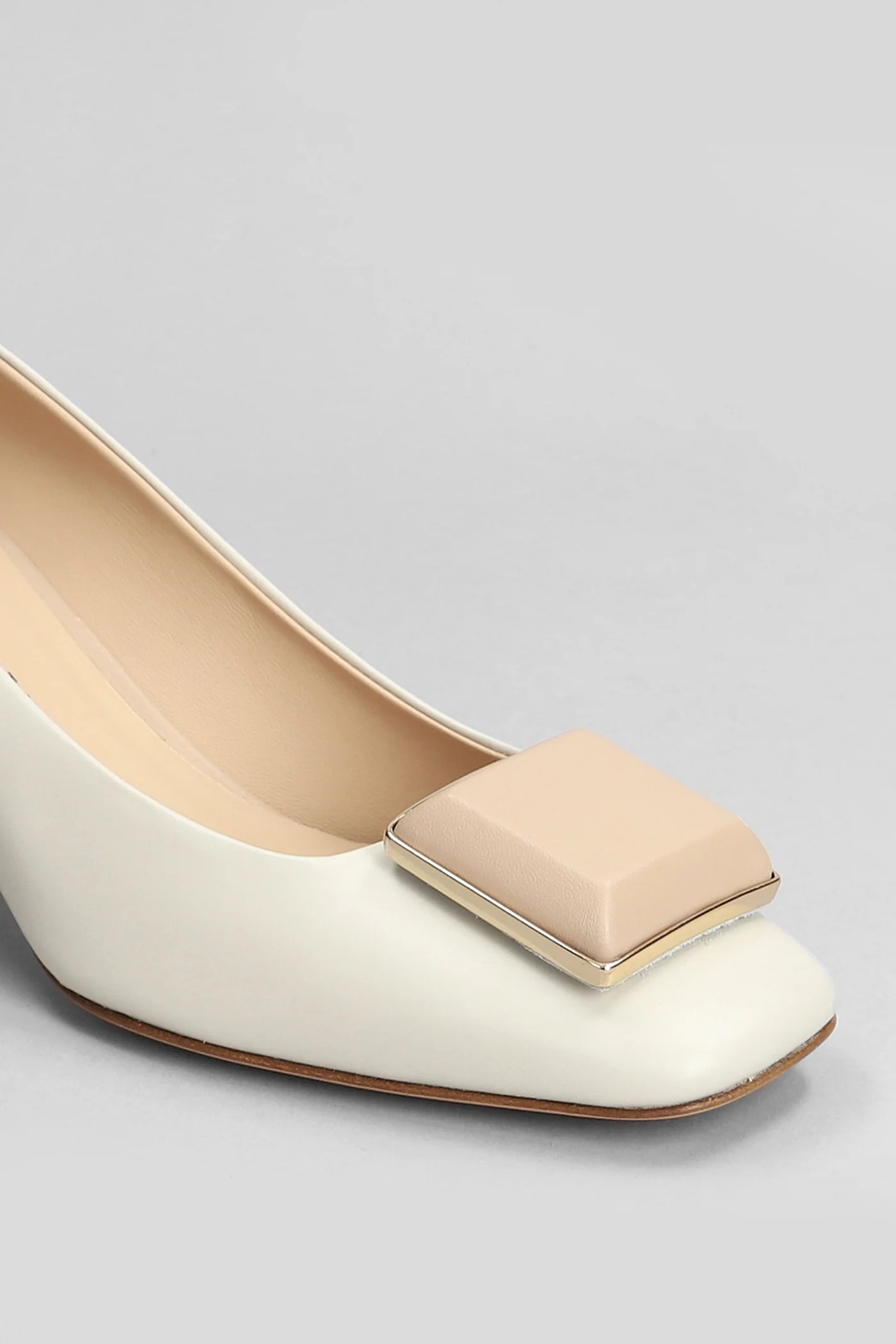 Santafe Pumps in beige leather - Image 5