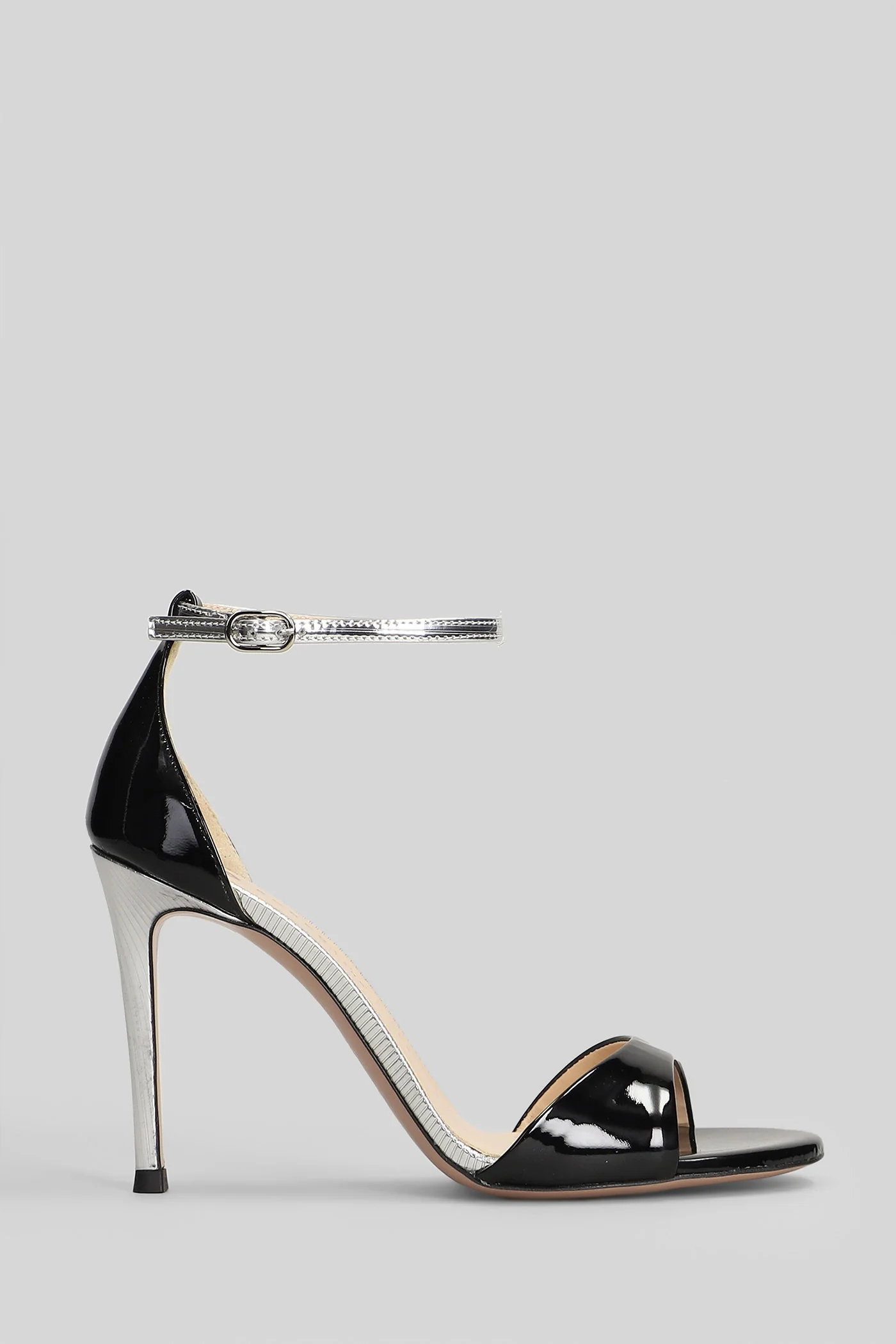 Vitis Sandals in black patent leather