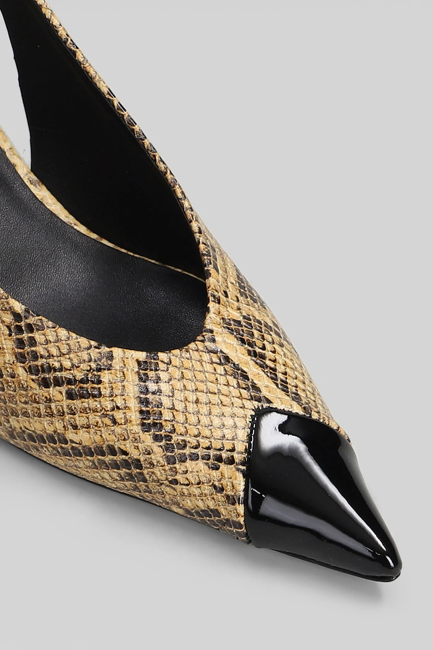 Pumps in yellow leather - Image 25