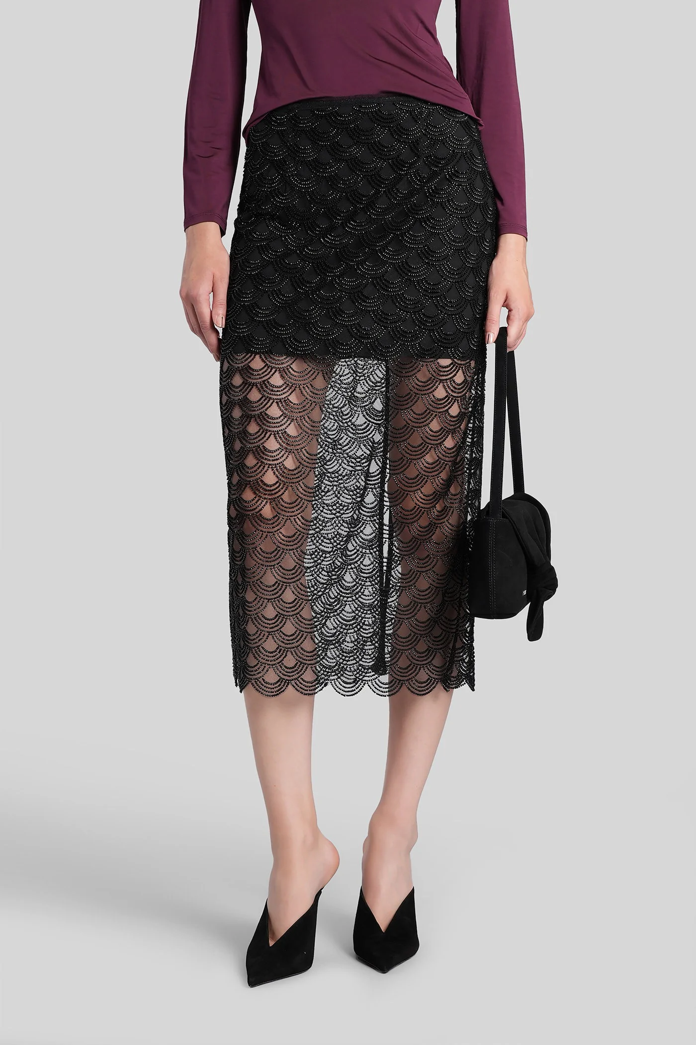 Skirt in black polyester