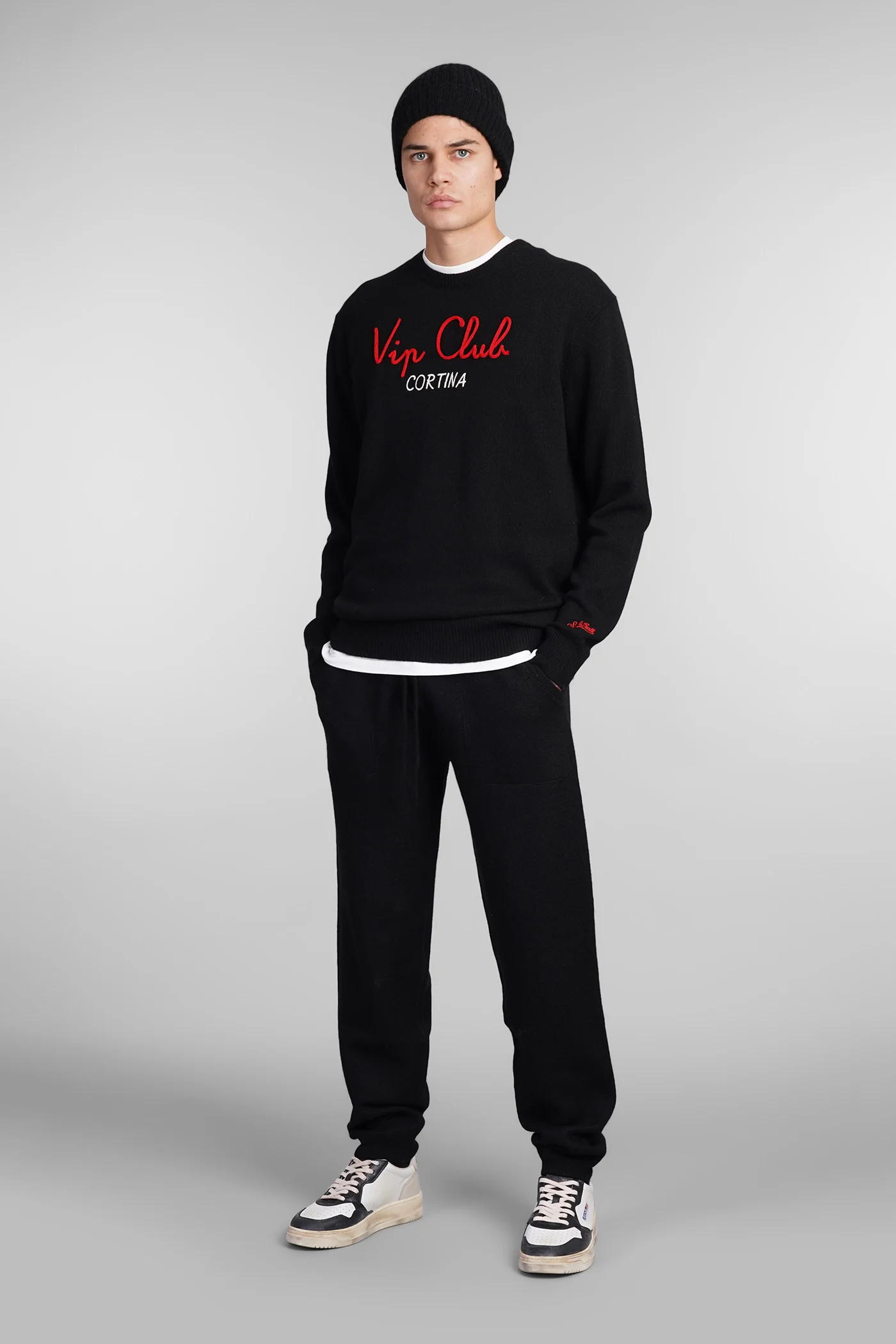 Heron Knitwear in black wool - Image 2