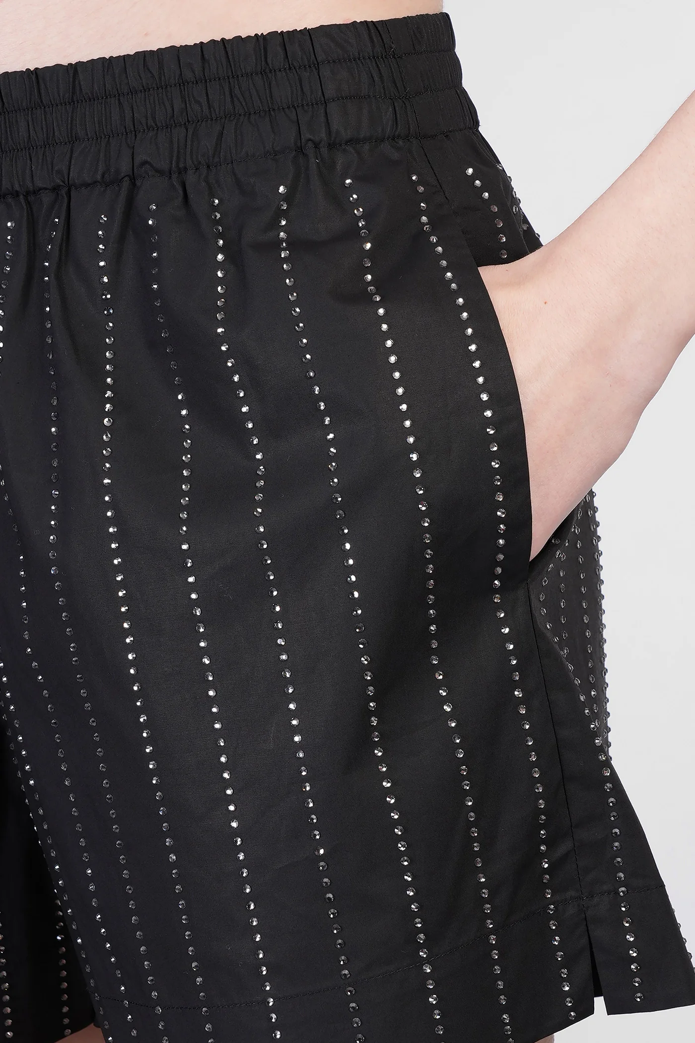 Meave Shorts in black cotton - Image 5