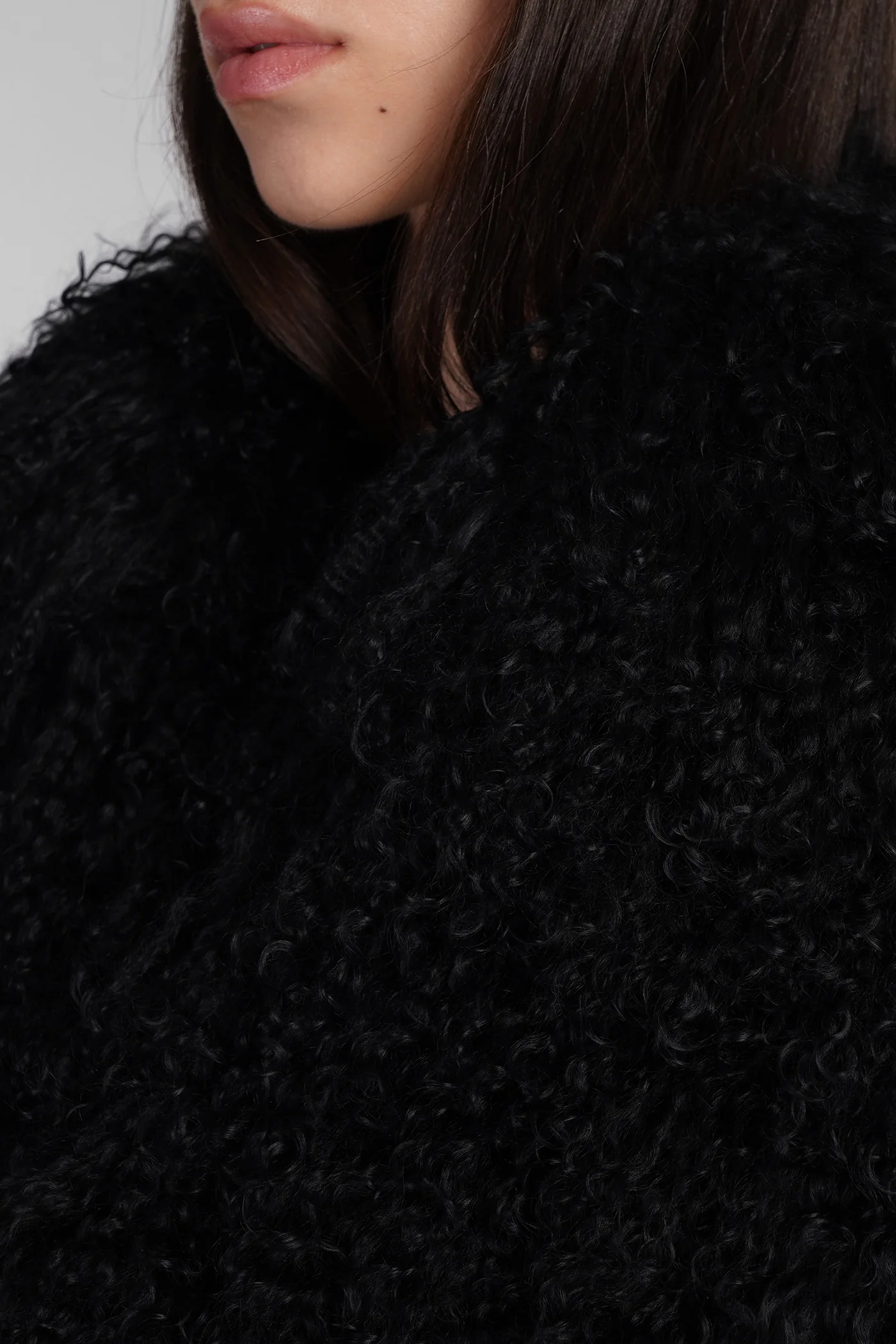 Fur & Shearling in black leather - Image 5