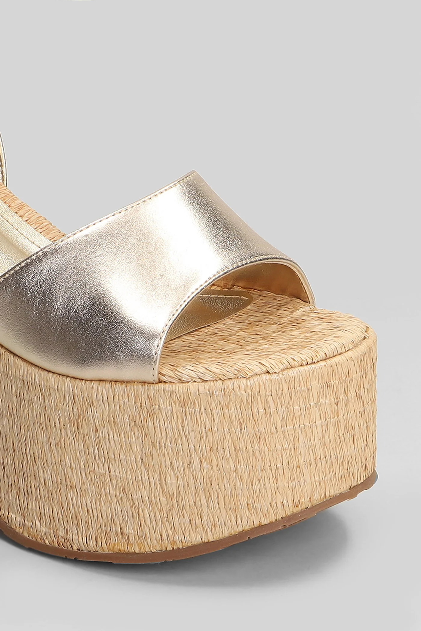 Wedges in gold leather - Image 5