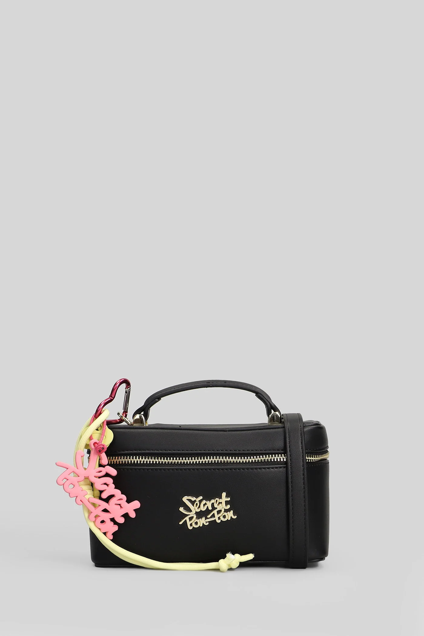 Alexandra Beauty Shoulder bag in black Polyuretan