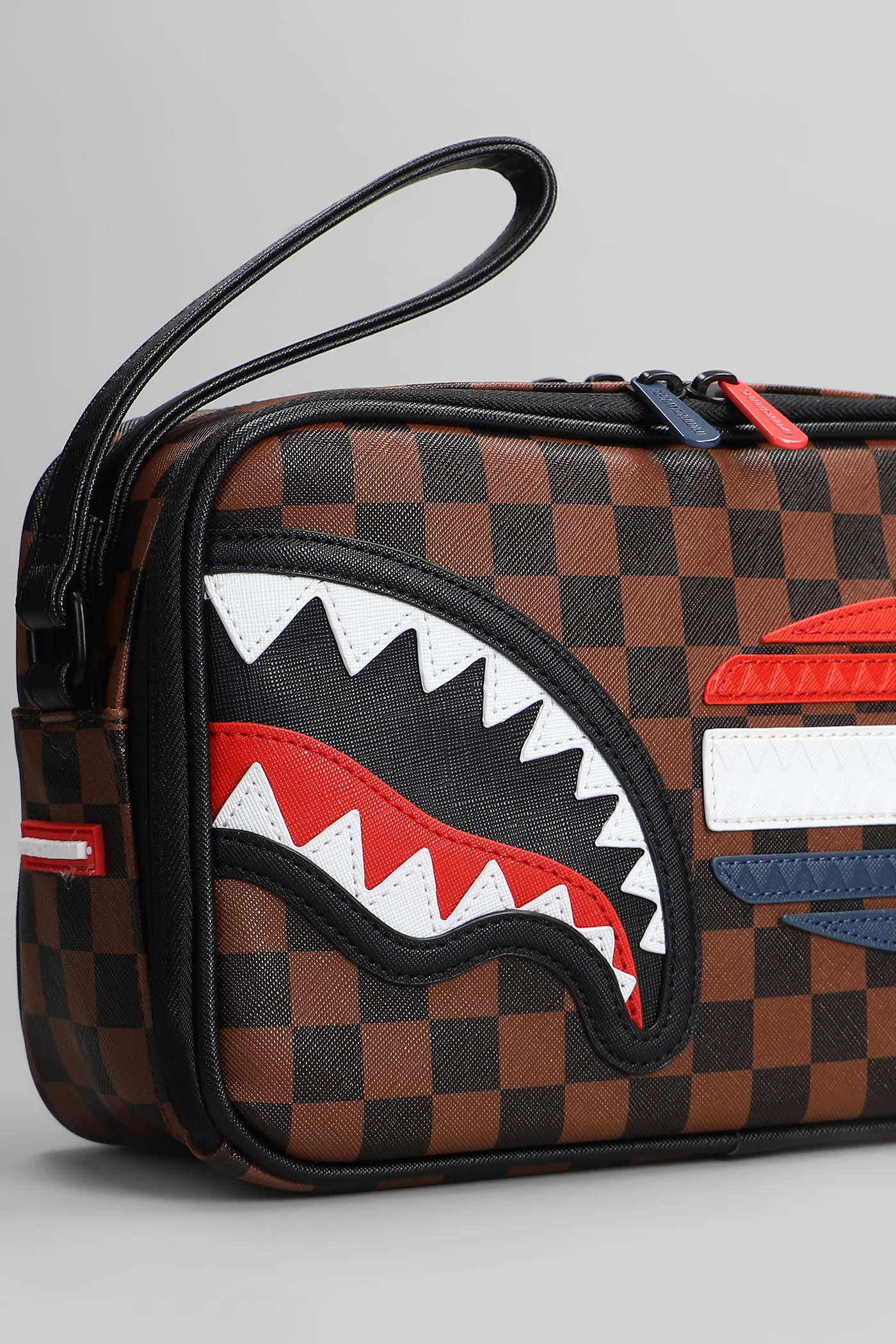 Clutch in brown PVC - Image 4