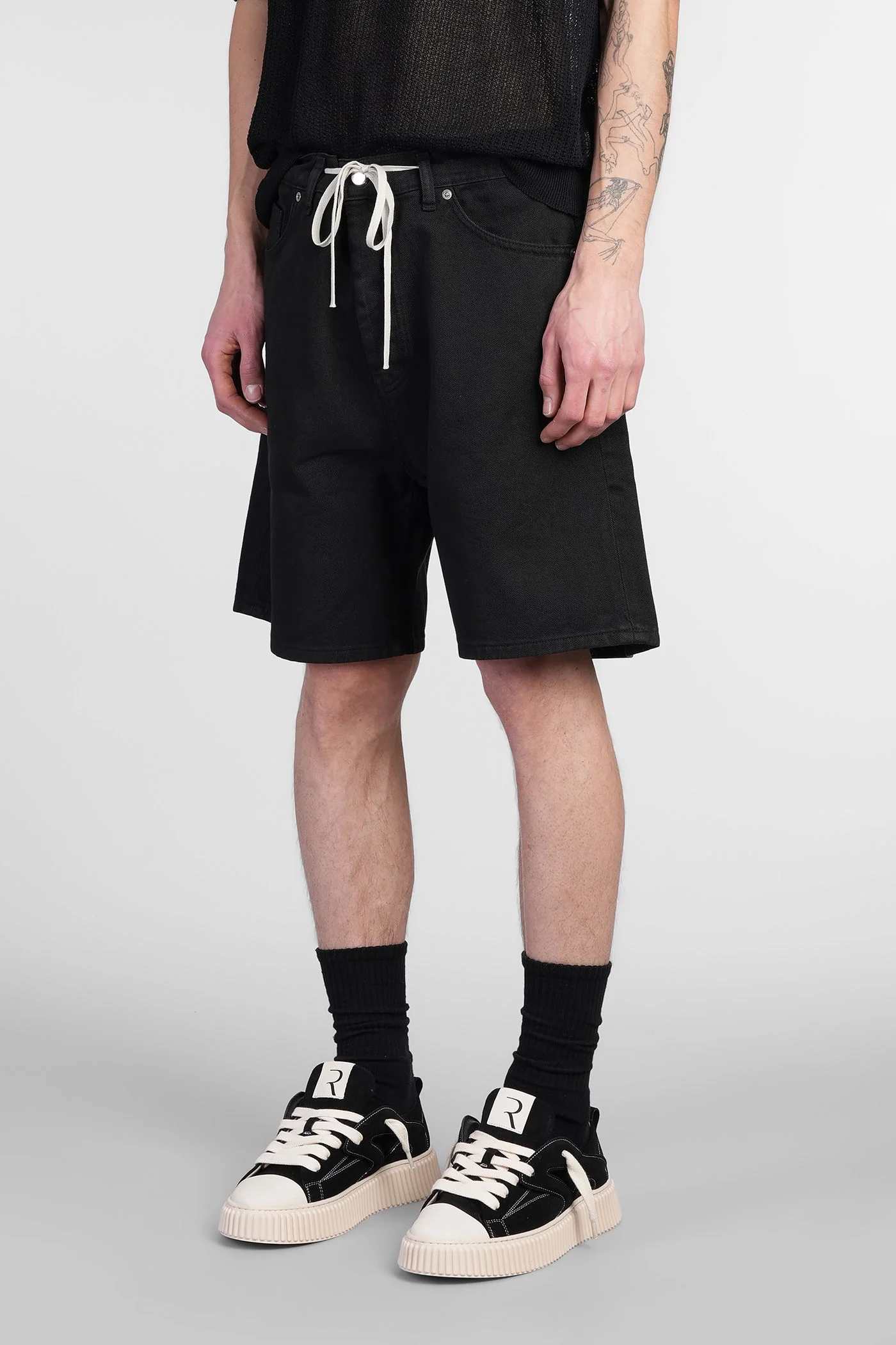 02 bull Shorts in black denim - Image 4