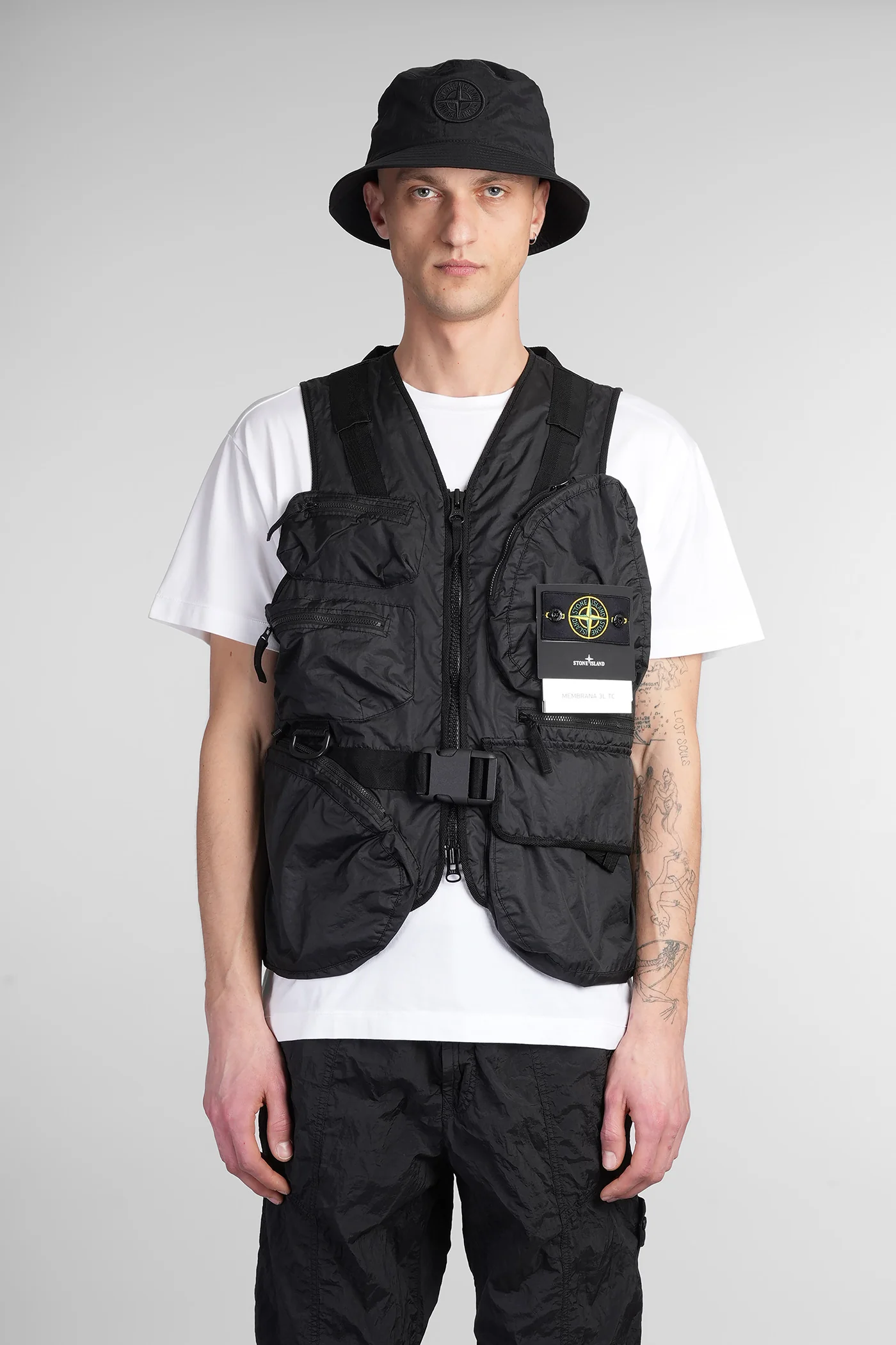Vest in black polyamide