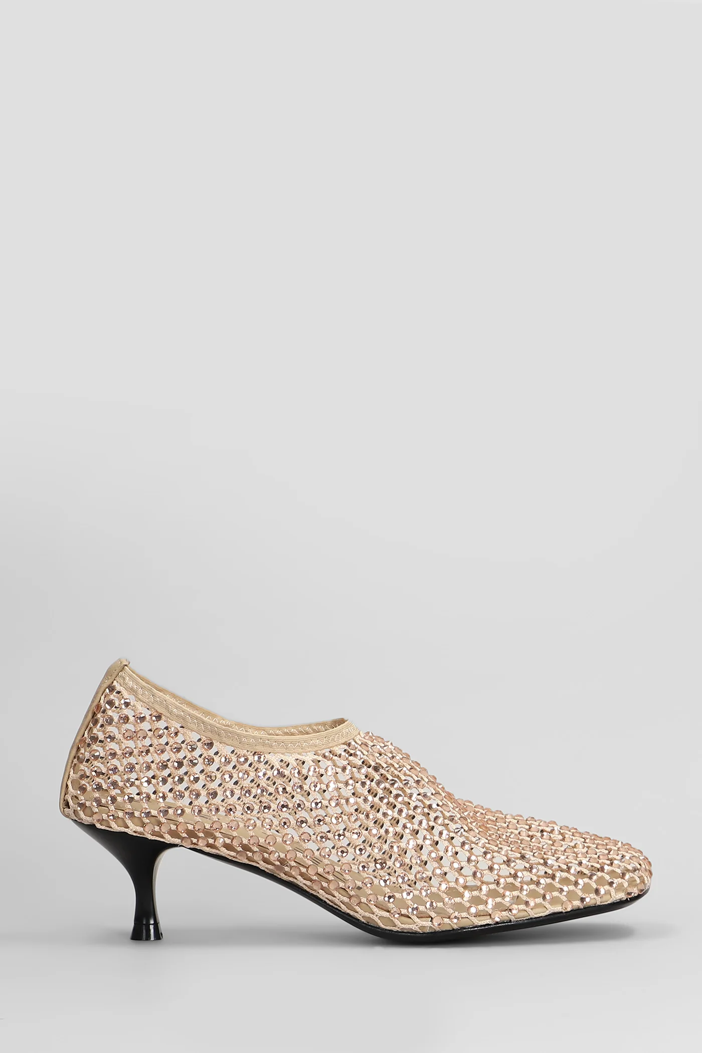 Pumps in beige leather
