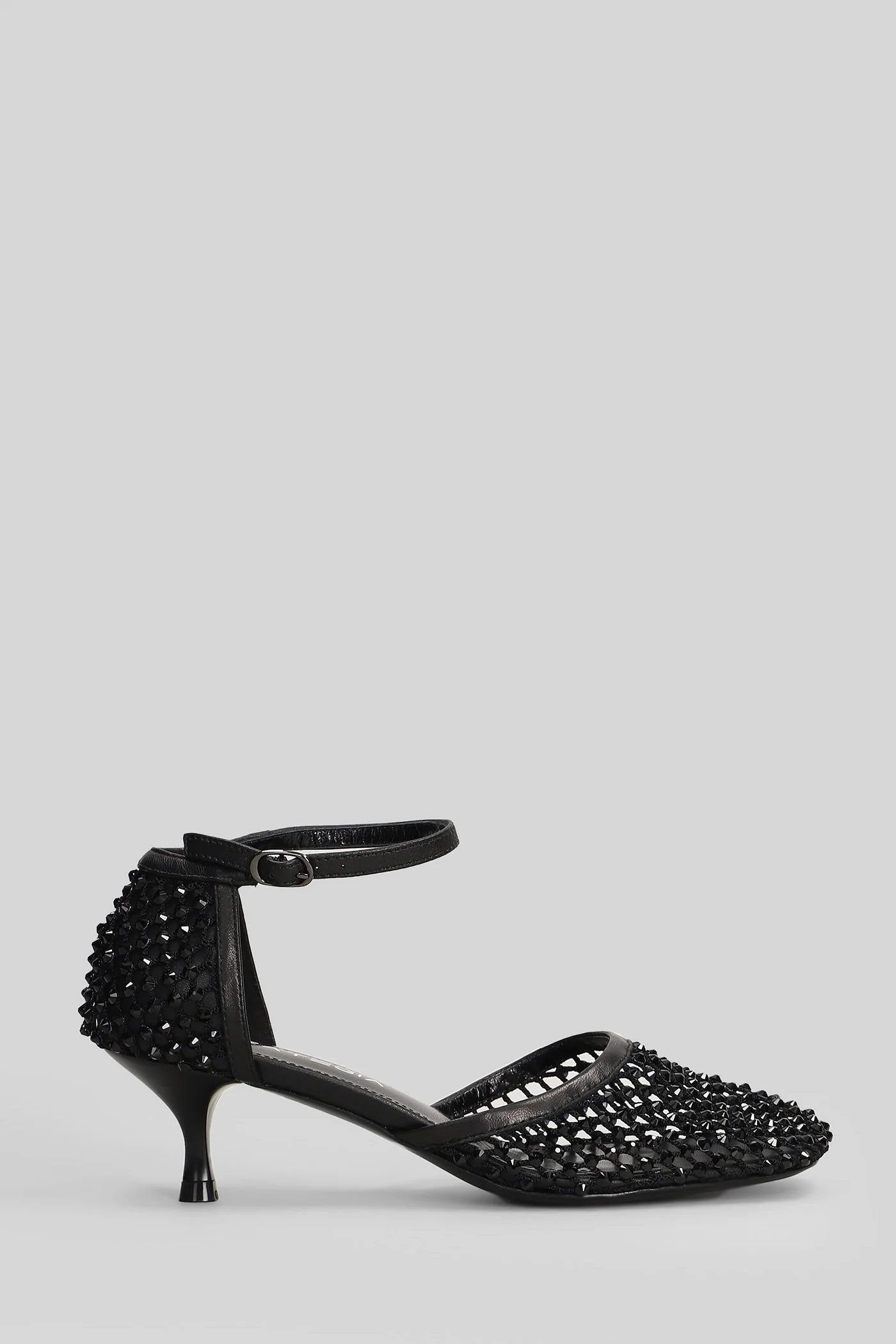 Pumps in black leather