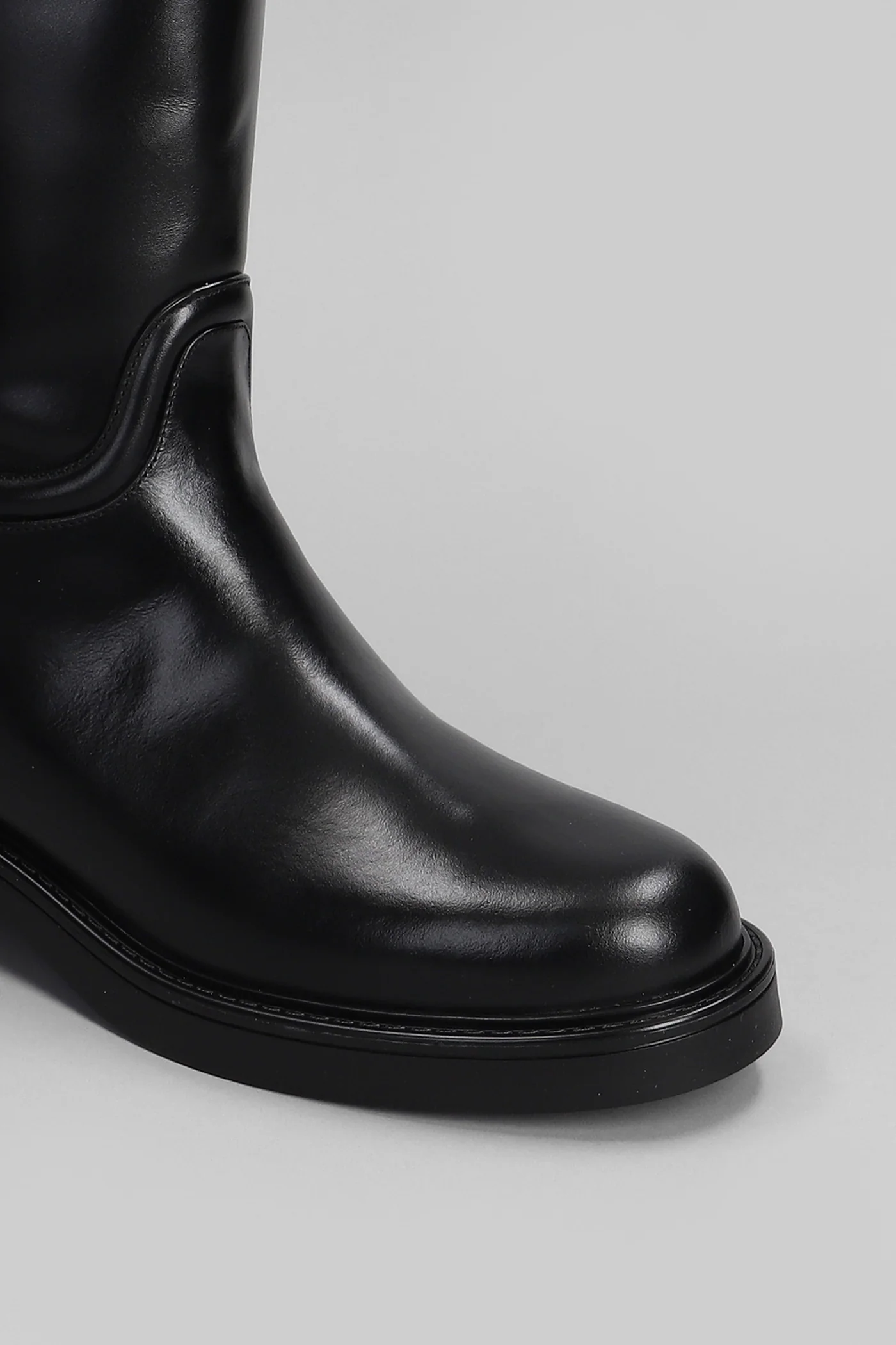 Celia low heels boots in black leather - Image 5