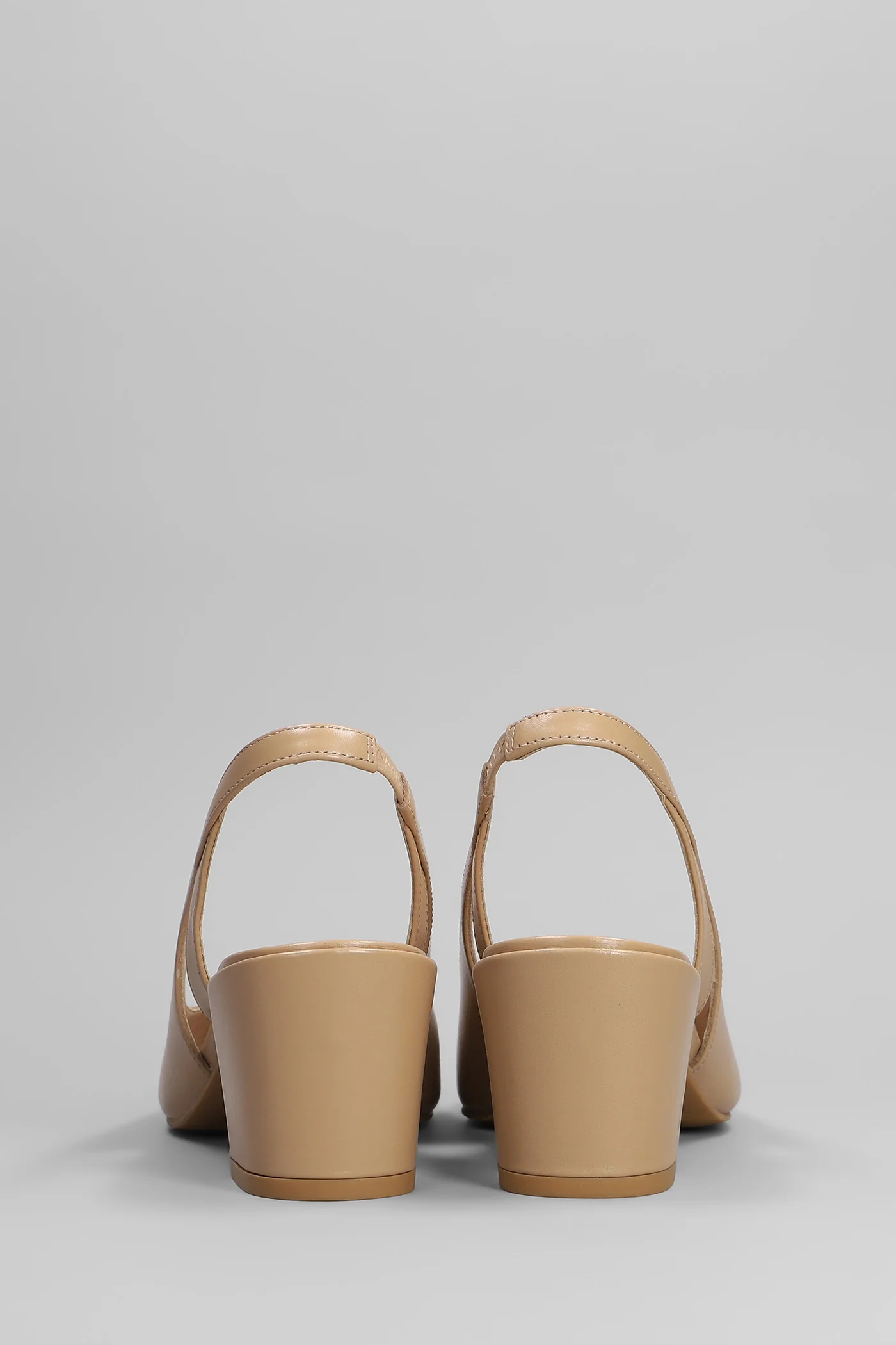 Sleek 50 Pumps in beige leather - Image 4