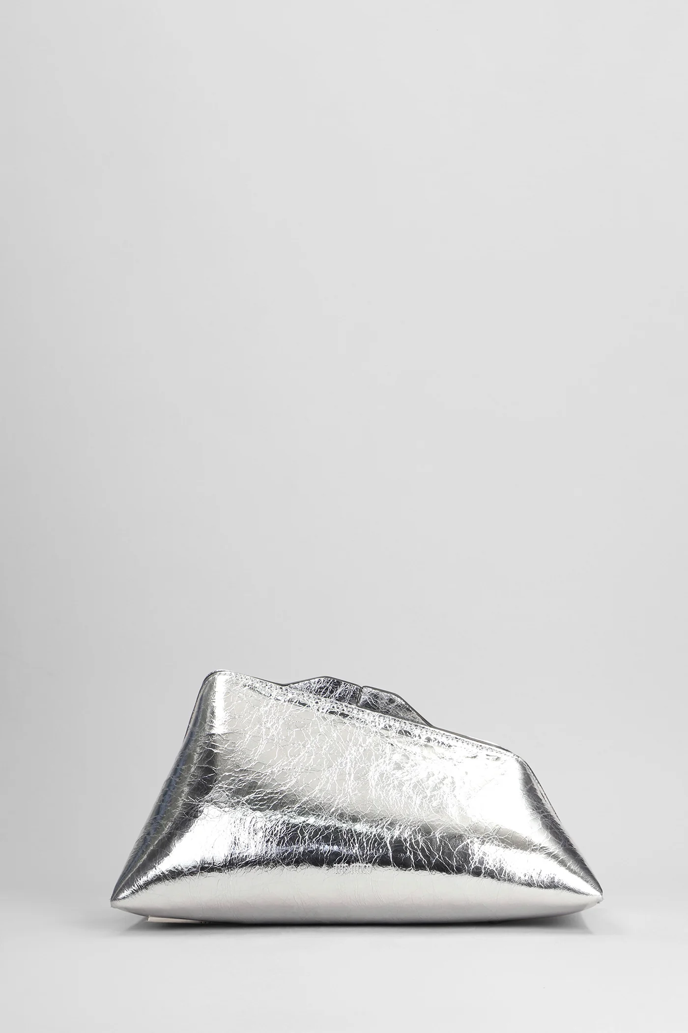 8.30 pm Clutch in silver leather