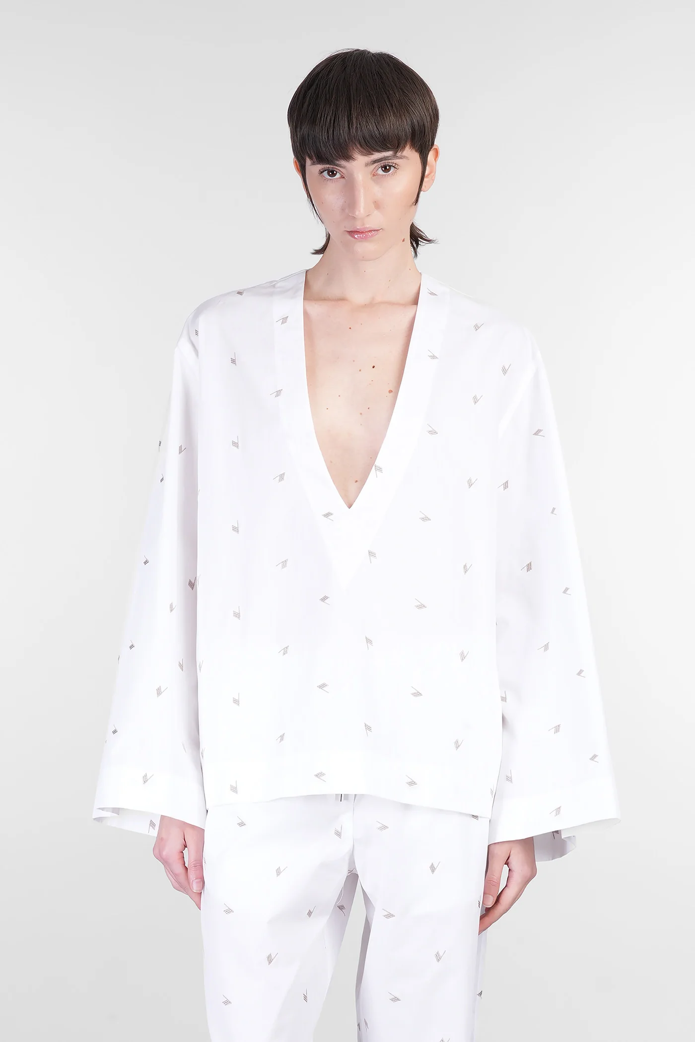 Blouse in white cotton