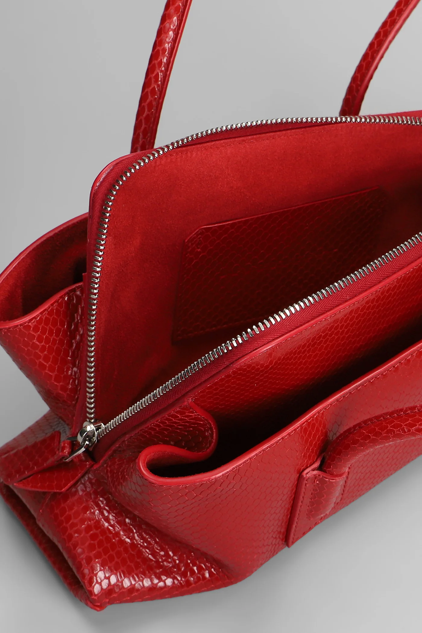 La passeggiata small Shoulder bag in red leather - Image 24