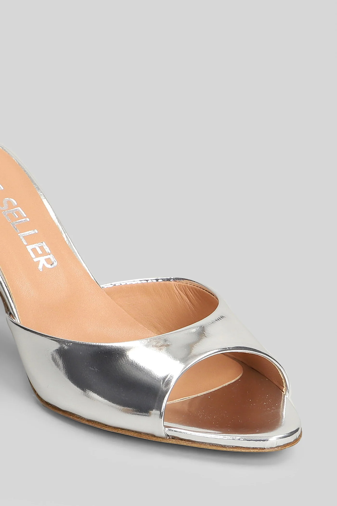 Flat sandal-slipper in silver leather - Image 35