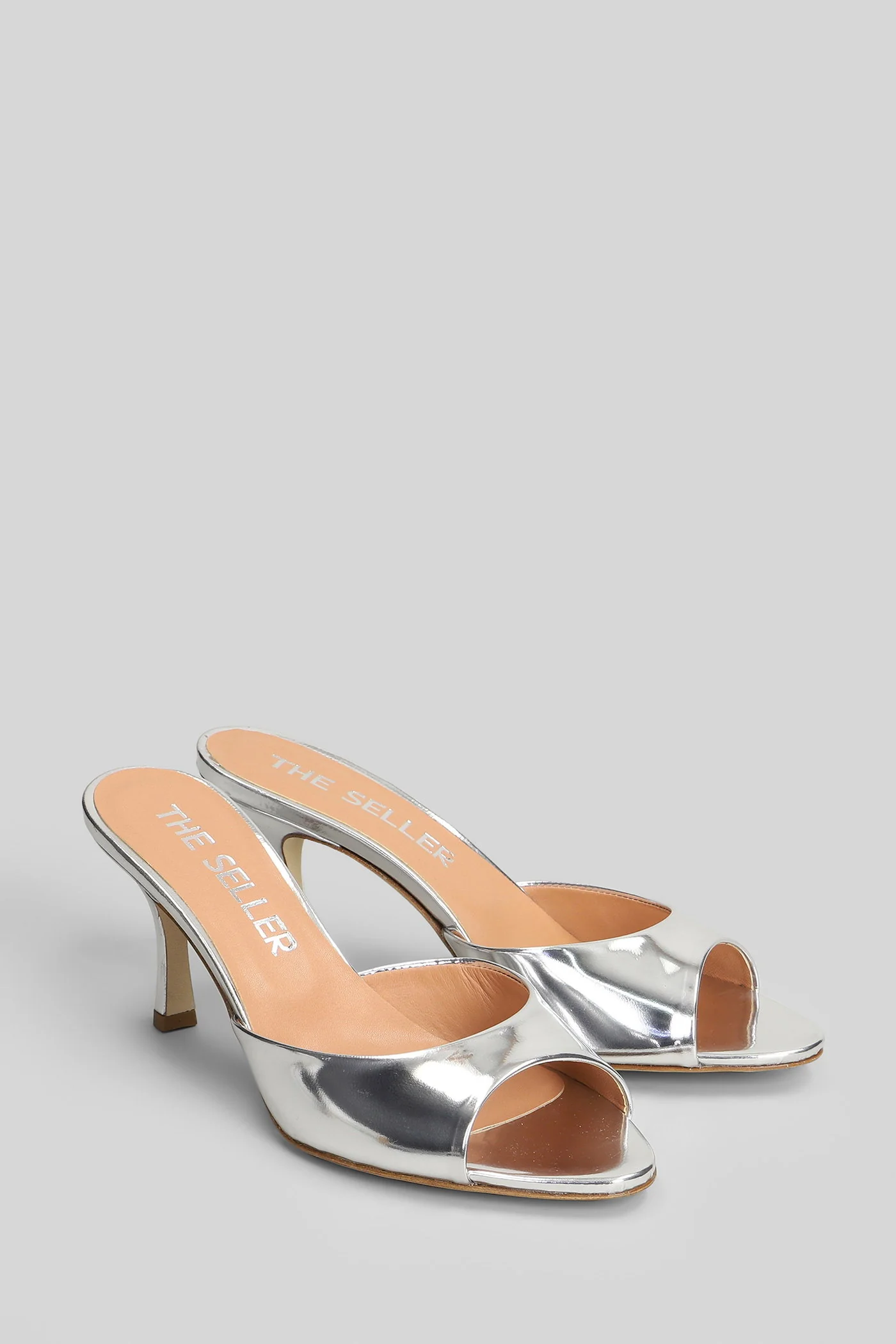 Flat sandal-slipper in silver leather - Image 52