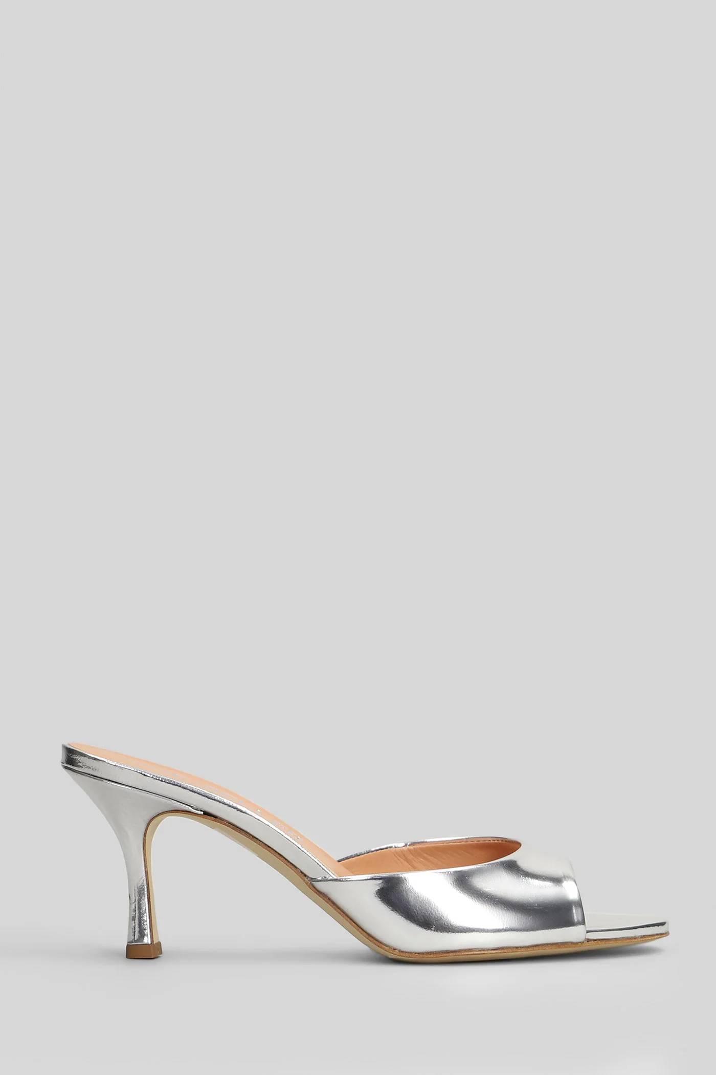 Flat sandal-slipper in silver leather - Image 56