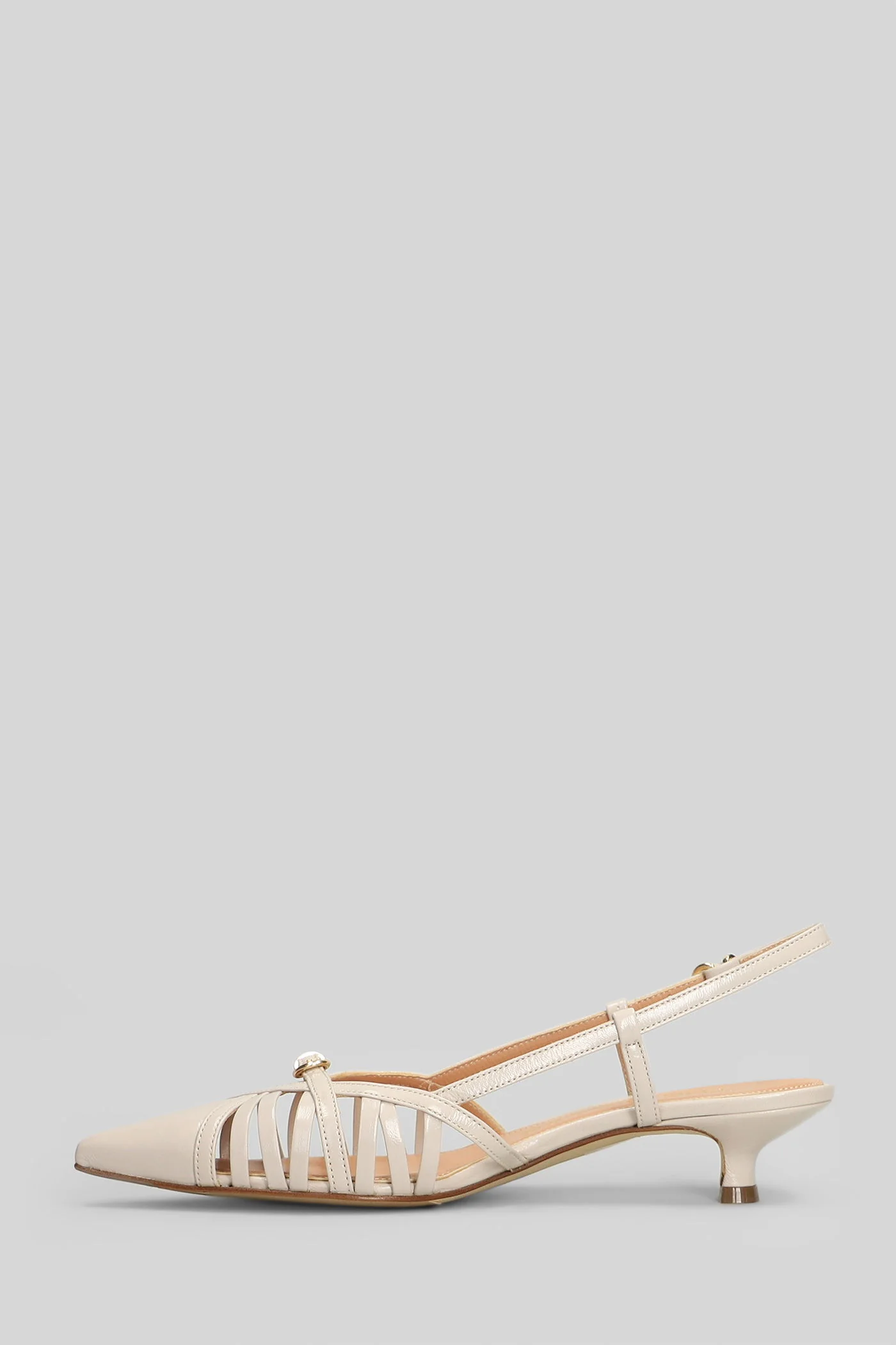 Pumps in beige leather - Image 3