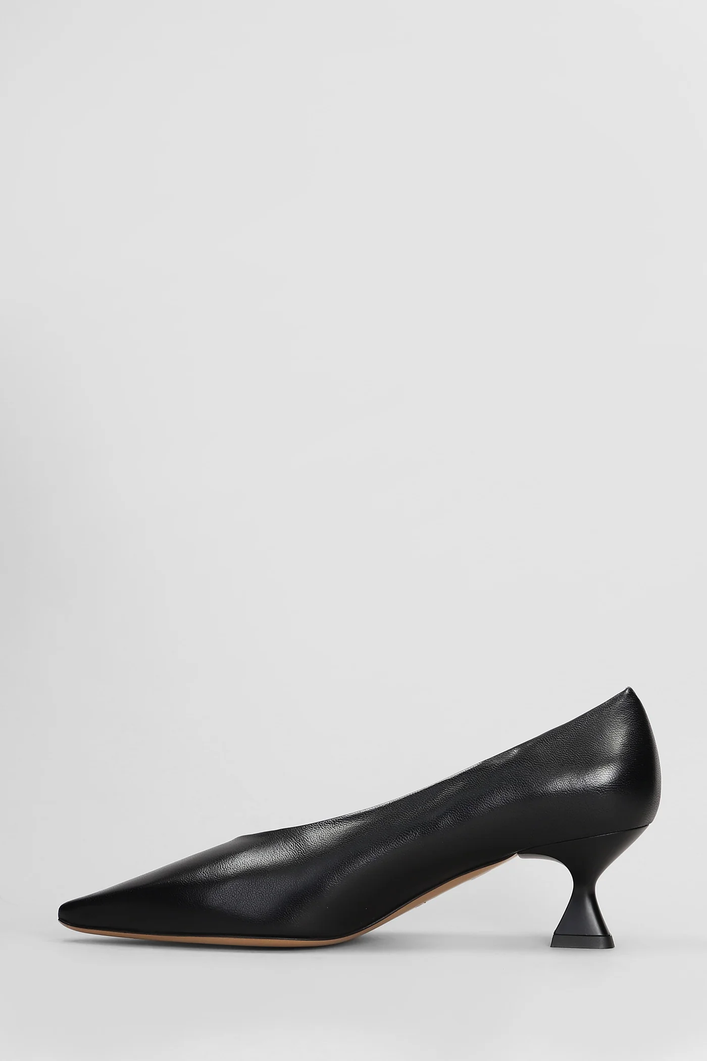 Pumps in black leather - Image 3