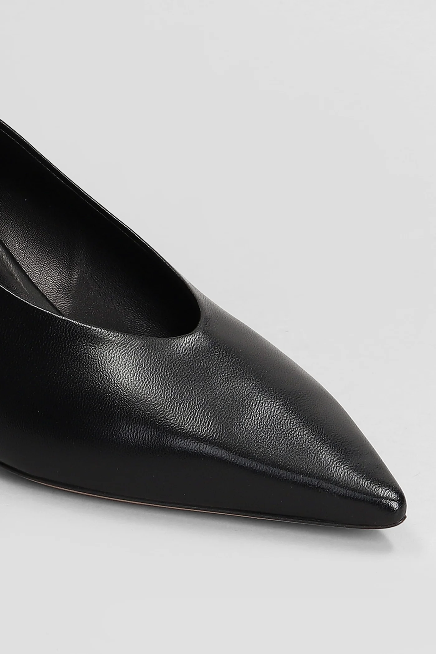 Pumps in black leather - Image 5